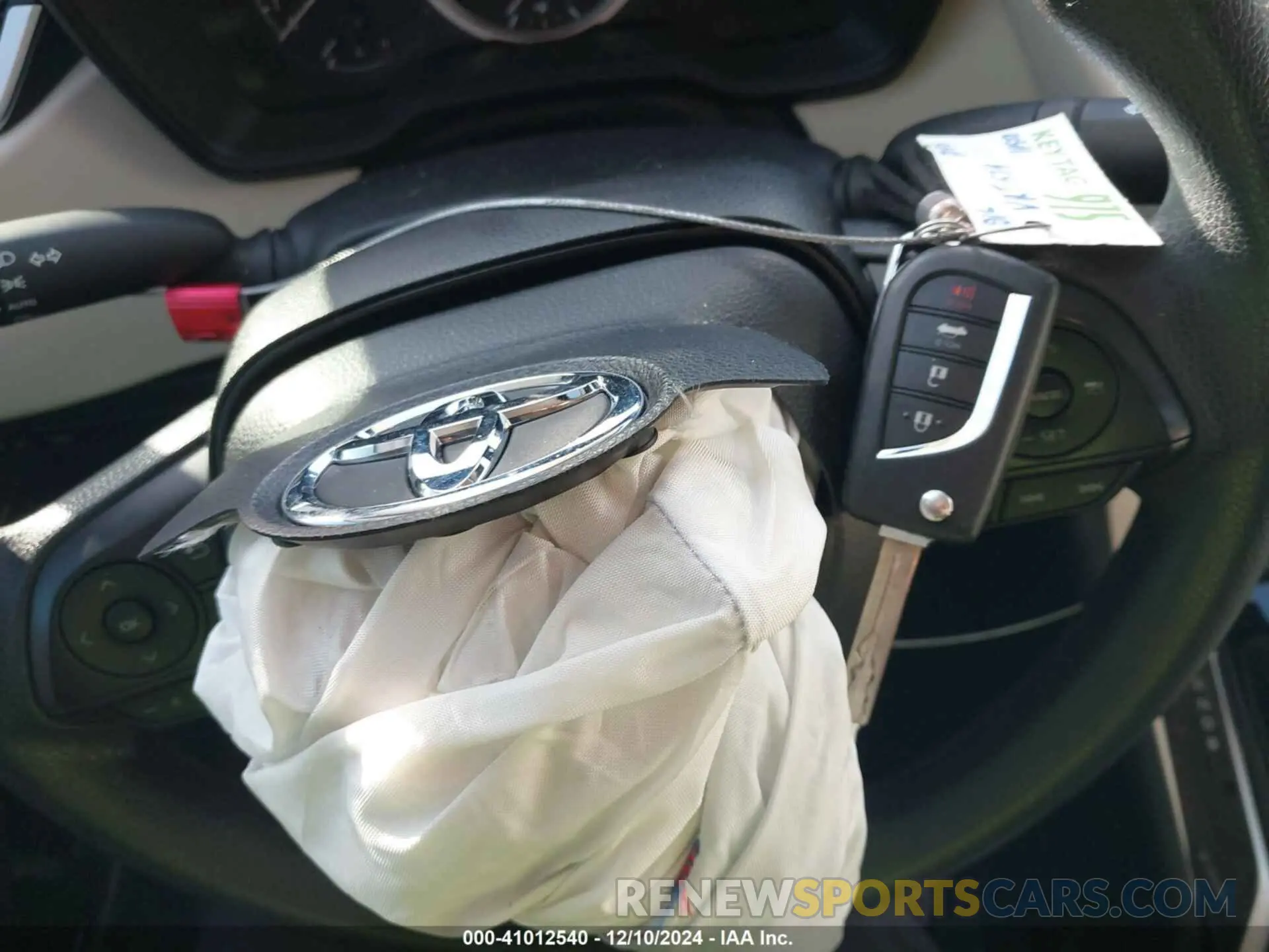 11 Photograph of a damaged car 5YFEPMAE7NP371687 TOYOTA COROLLA 2022