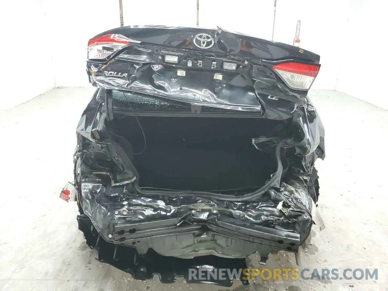 6 Photograph of a damaged car 5YFEPMAE7NP376890 TOYOTA COROLLA 2022