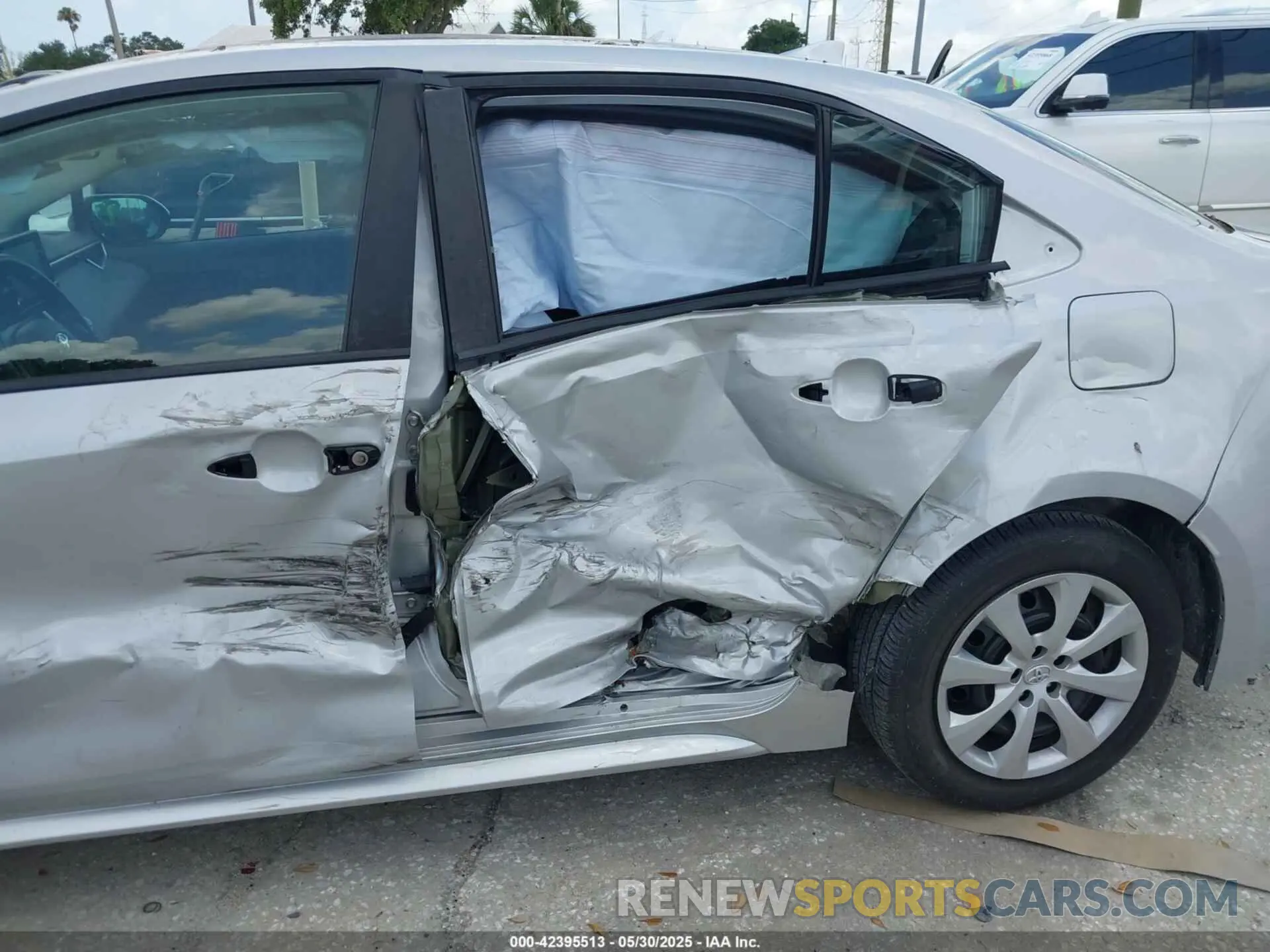 6 Photograph of a damaged car 5YFEPMAE7NP378851 TOYOTA COROLLA 2022