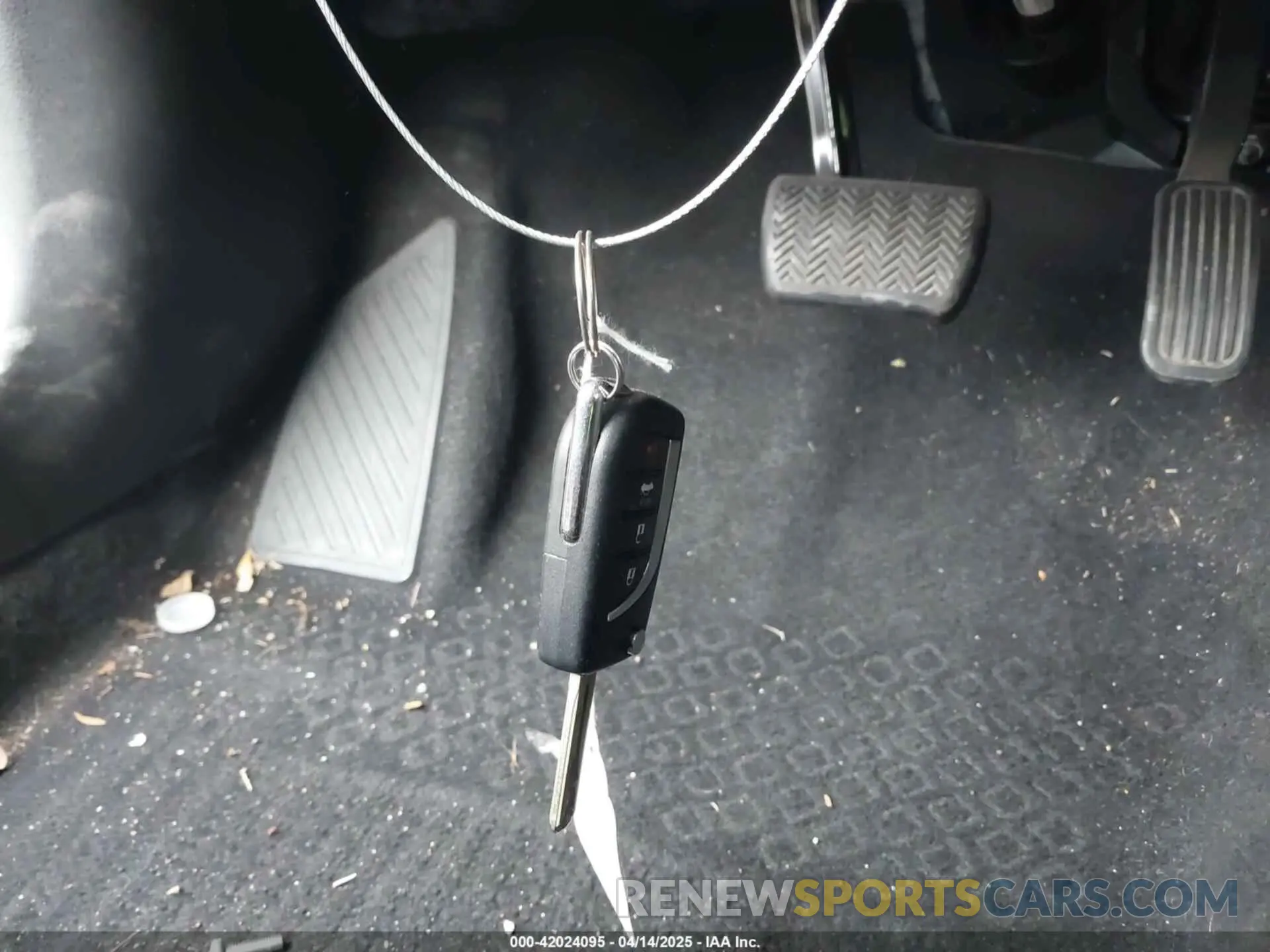11 Photograph of a damaged car 5YFEPMAE7NP378994 TOYOTA COROLLA 2022