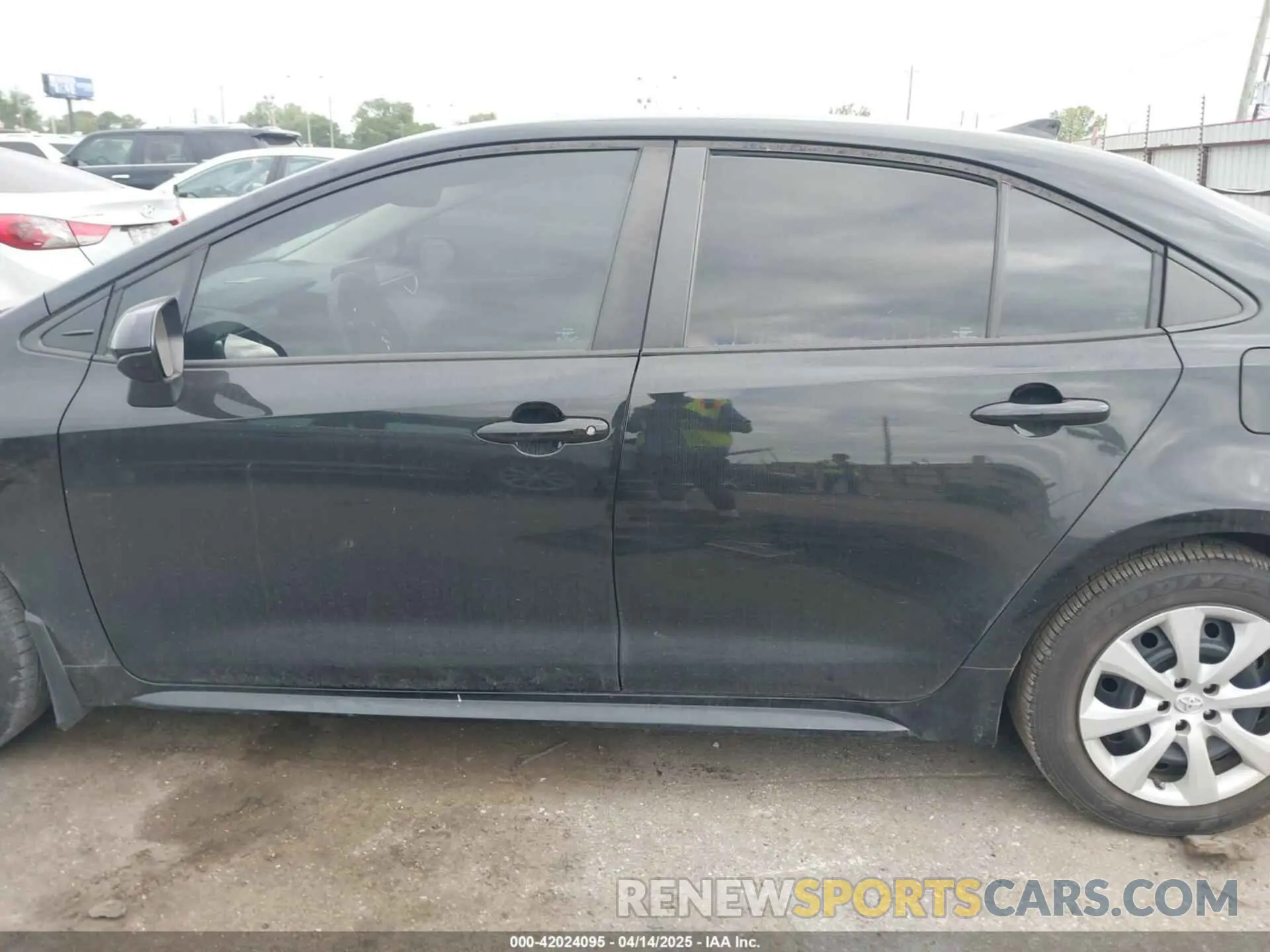 14 Photograph of a damaged car 5YFEPMAE7NP378994 TOYOTA COROLLA 2022
