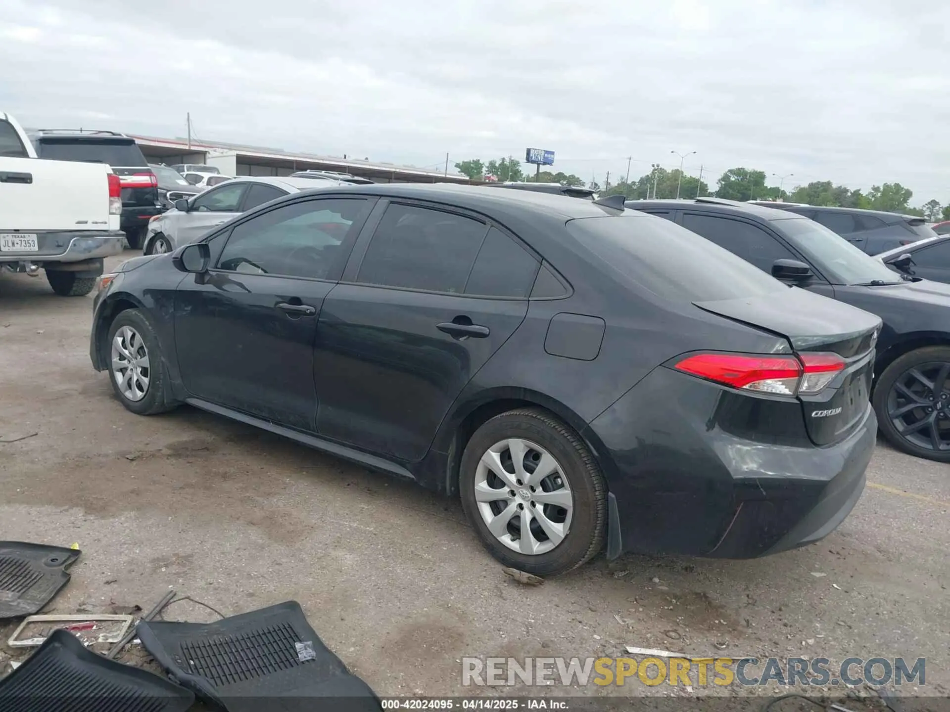 3 Photograph of a damaged car 5YFEPMAE7NP378994 TOYOTA COROLLA 2022