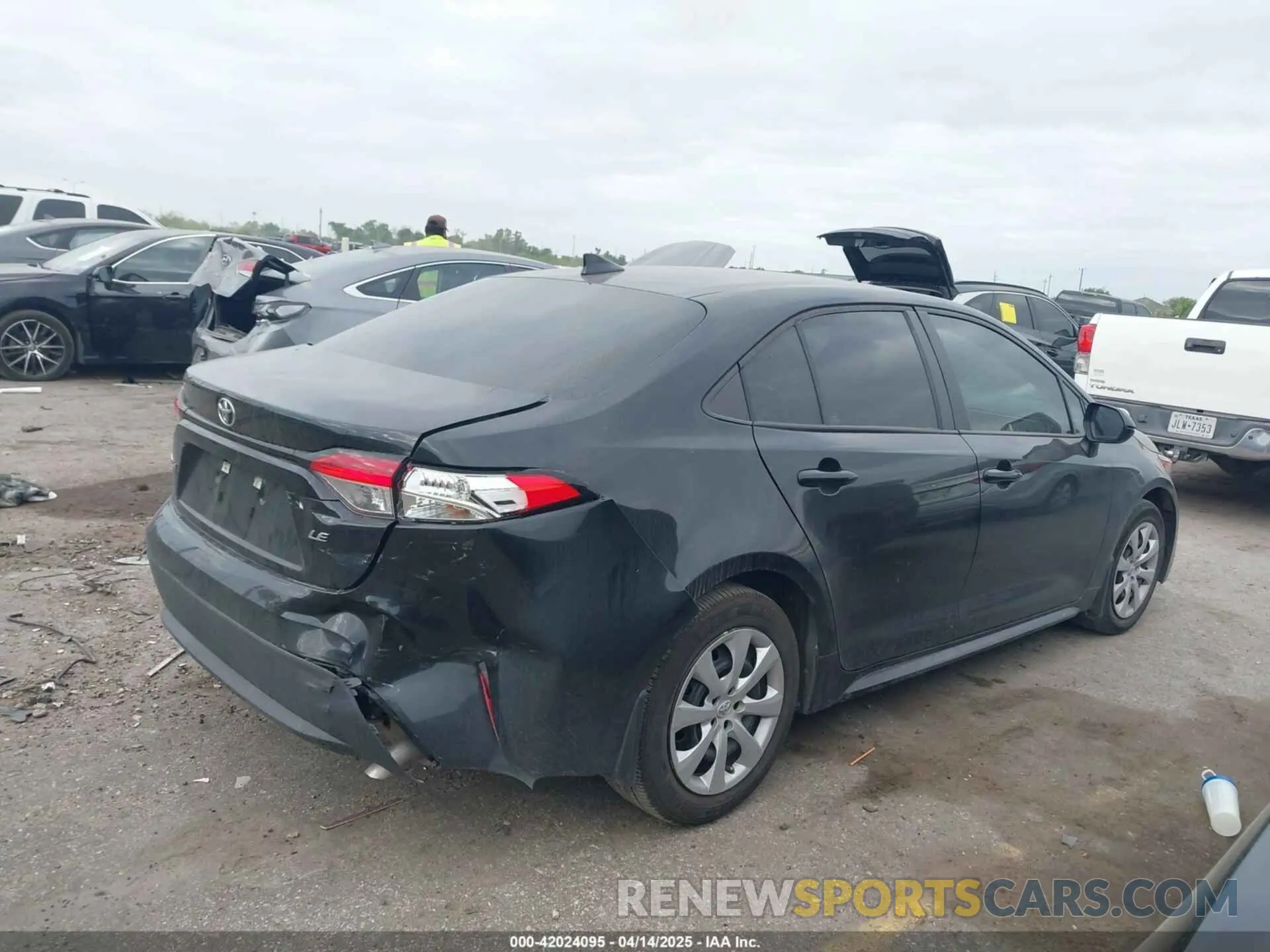 4 Photograph of a damaged car 5YFEPMAE7NP378994 TOYOTA COROLLA 2022