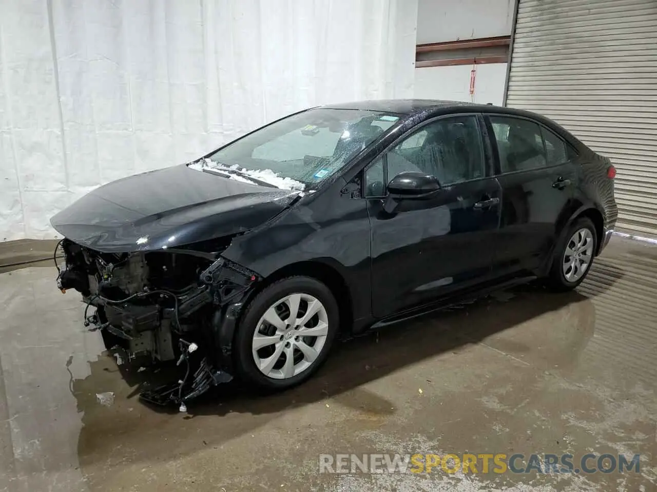 1 Photograph of a damaged car 5YFEPMAE7NP381586 TOYOTA COROLLA 2022