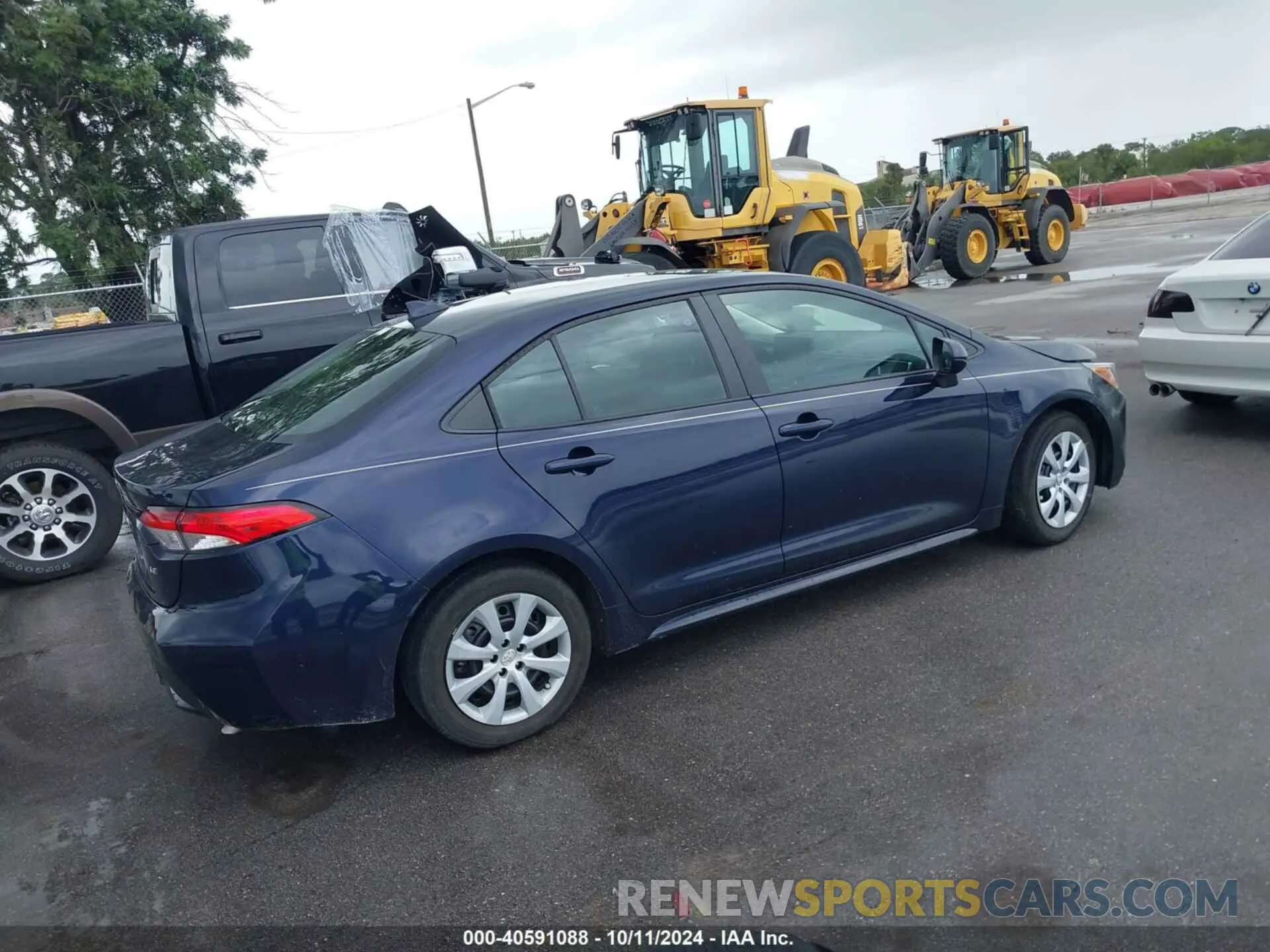 4 Photograph of a damaged car 5YFEPMAE7NP385654 TOYOTA COROLLA 2022