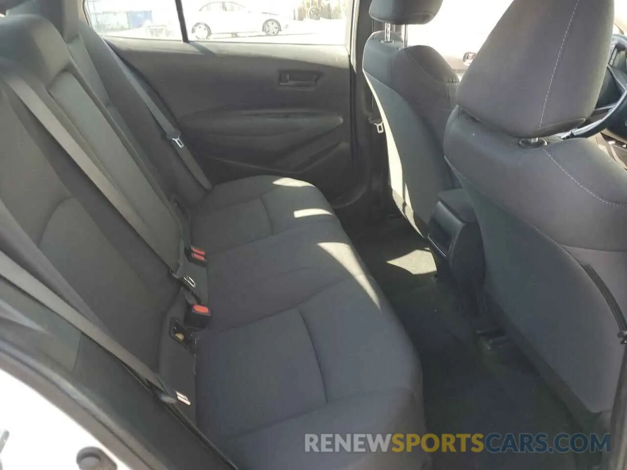 10 Photograph of a damaged car 5YFEPMAE7NP389025 TOYOTA COROLLA 2022