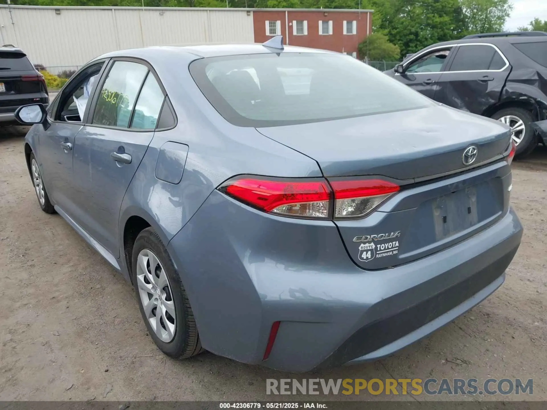 3 Photograph of a damaged car 5YFEPMAE7NP389915 TOYOTA COROLLA 2022
