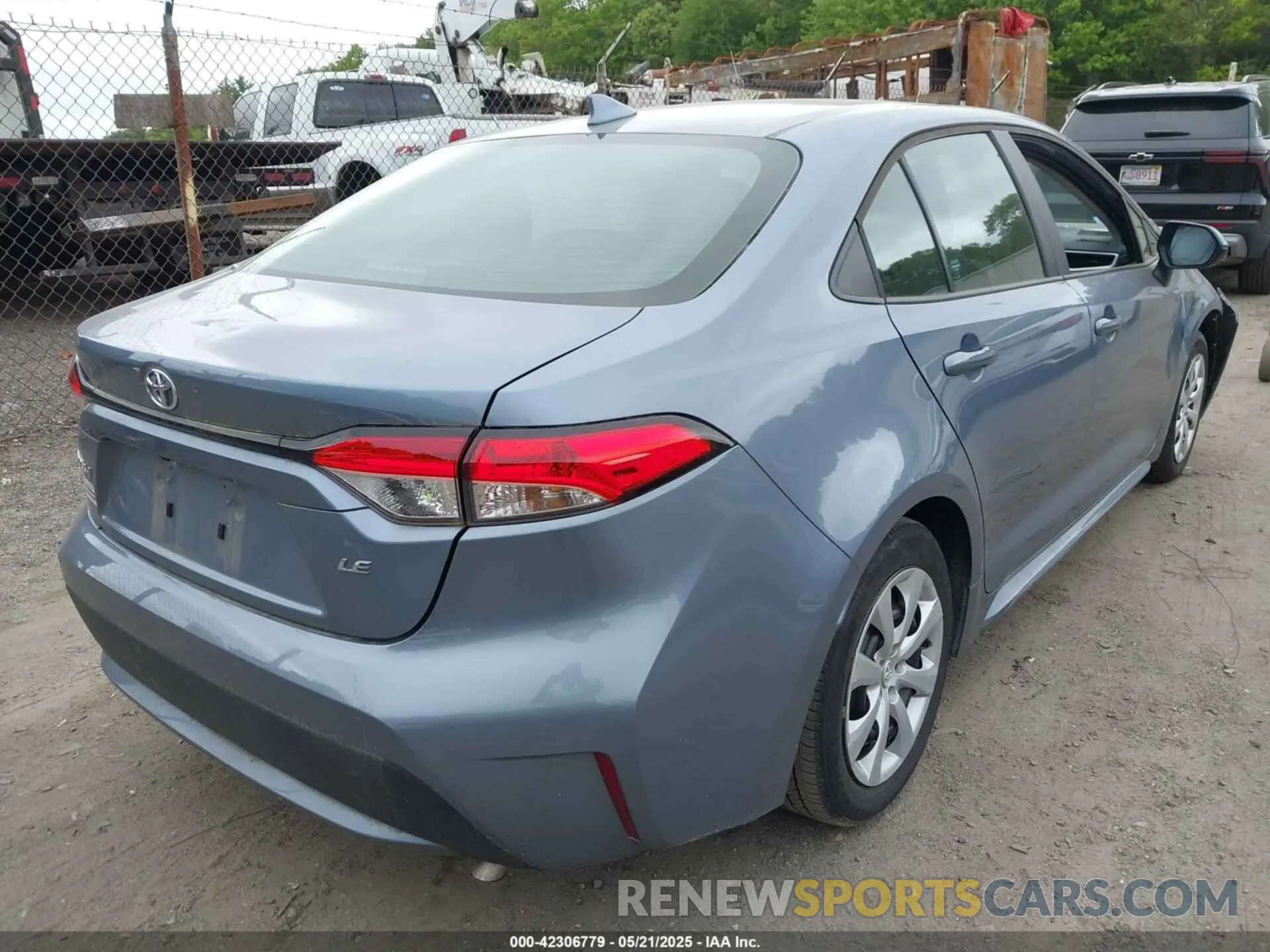 4 Photograph of a damaged car 5YFEPMAE7NP389915 TOYOTA COROLLA 2022