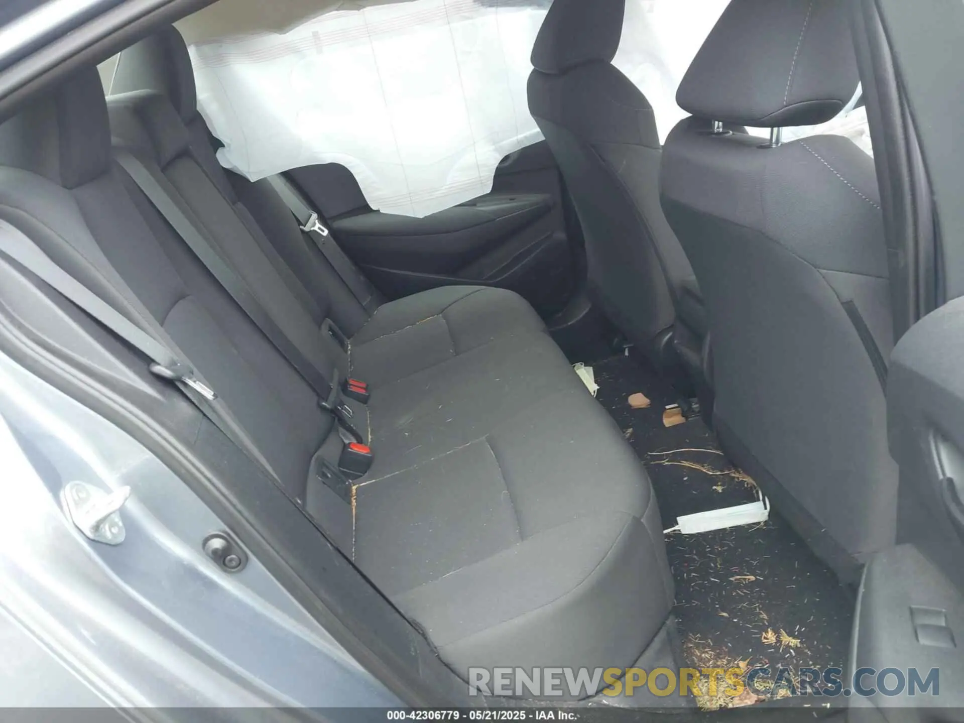 8 Photograph of a damaged car 5YFEPMAE7NP389915 TOYOTA COROLLA 2022
