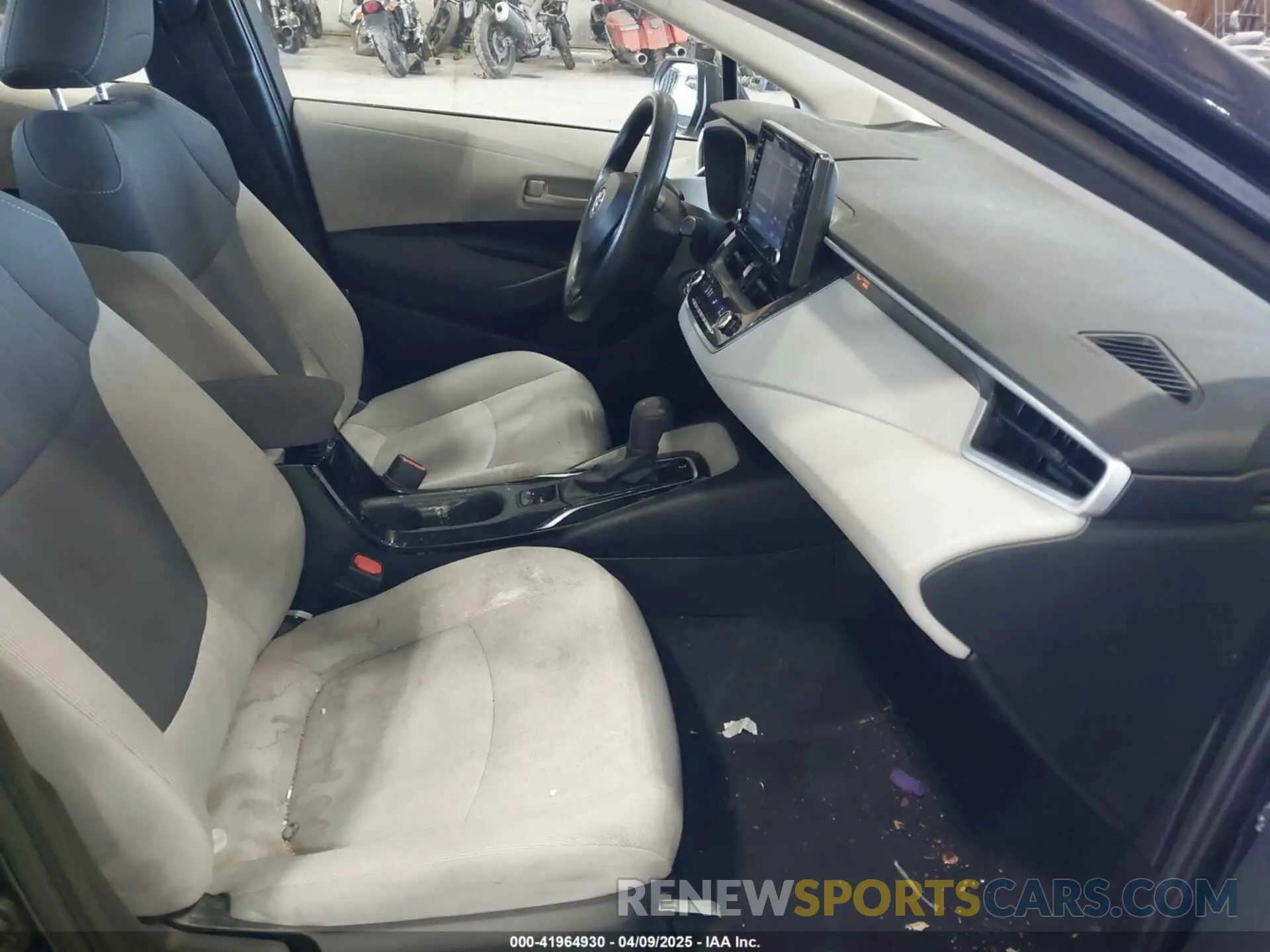 5 Photograph of a damaged car 5YFEPMAE7NP390174 TOYOTA COROLLA 2022