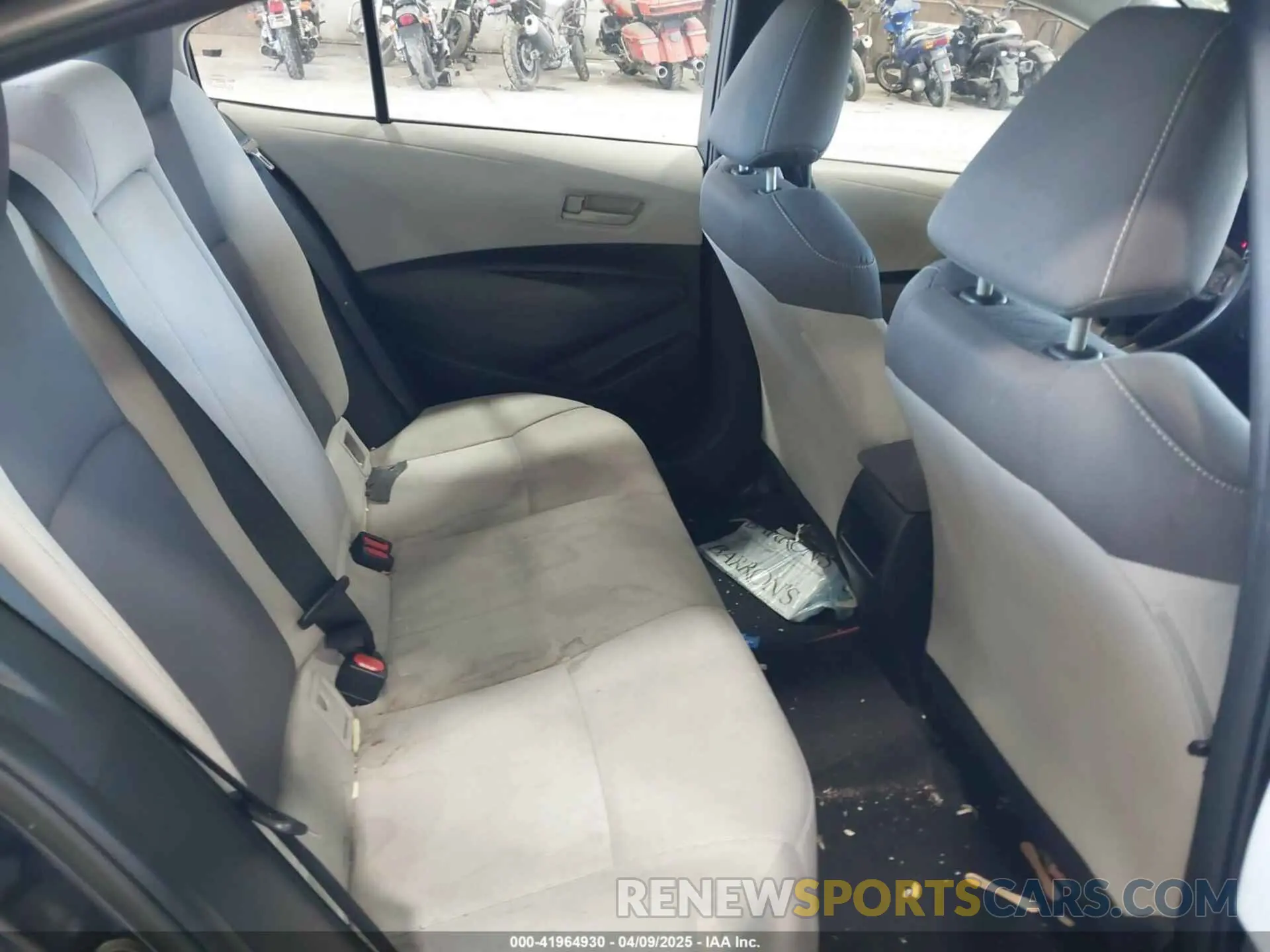 8 Photograph of a damaged car 5YFEPMAE7NP390174 TOYOTA COROLLA 2022