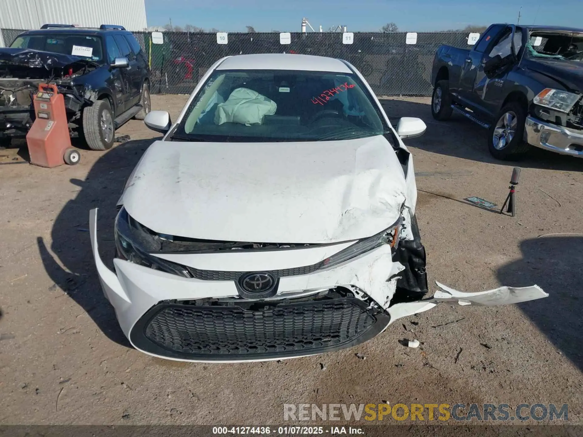 12 Photograph of a damaged car 5YFEPMAE7NP390269 TOYOTA COROLLA 2022