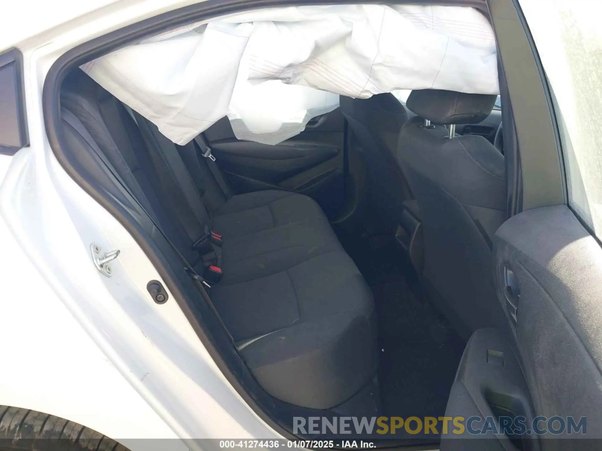 8 Photograph of a damaged car 5YFEPMAE7NP390269 TOYOTA COROLLA 2022