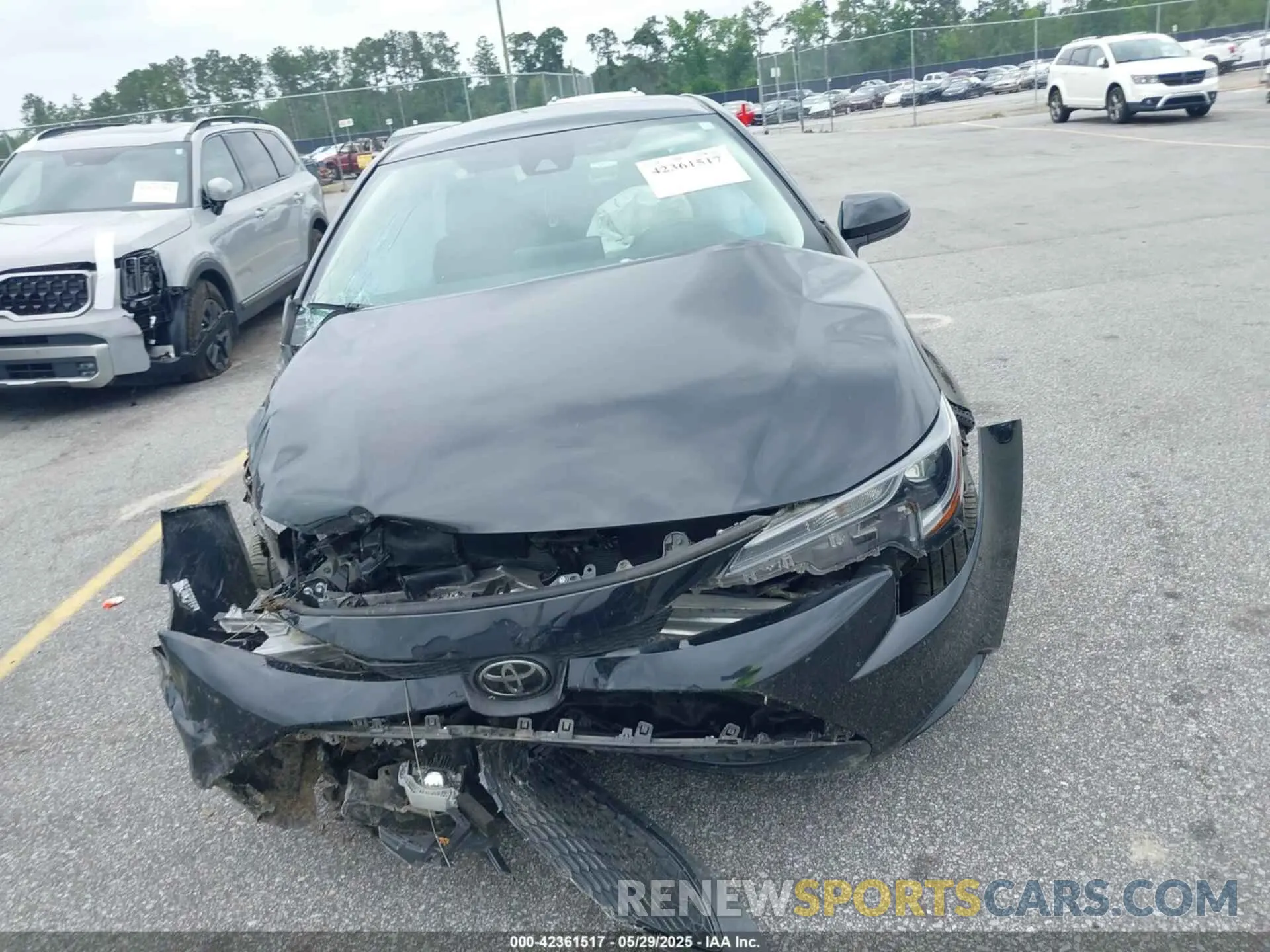 13 Photograph of a damaged car 5YFEPMAE7NP390966 TOYOTA COROLLA 2022