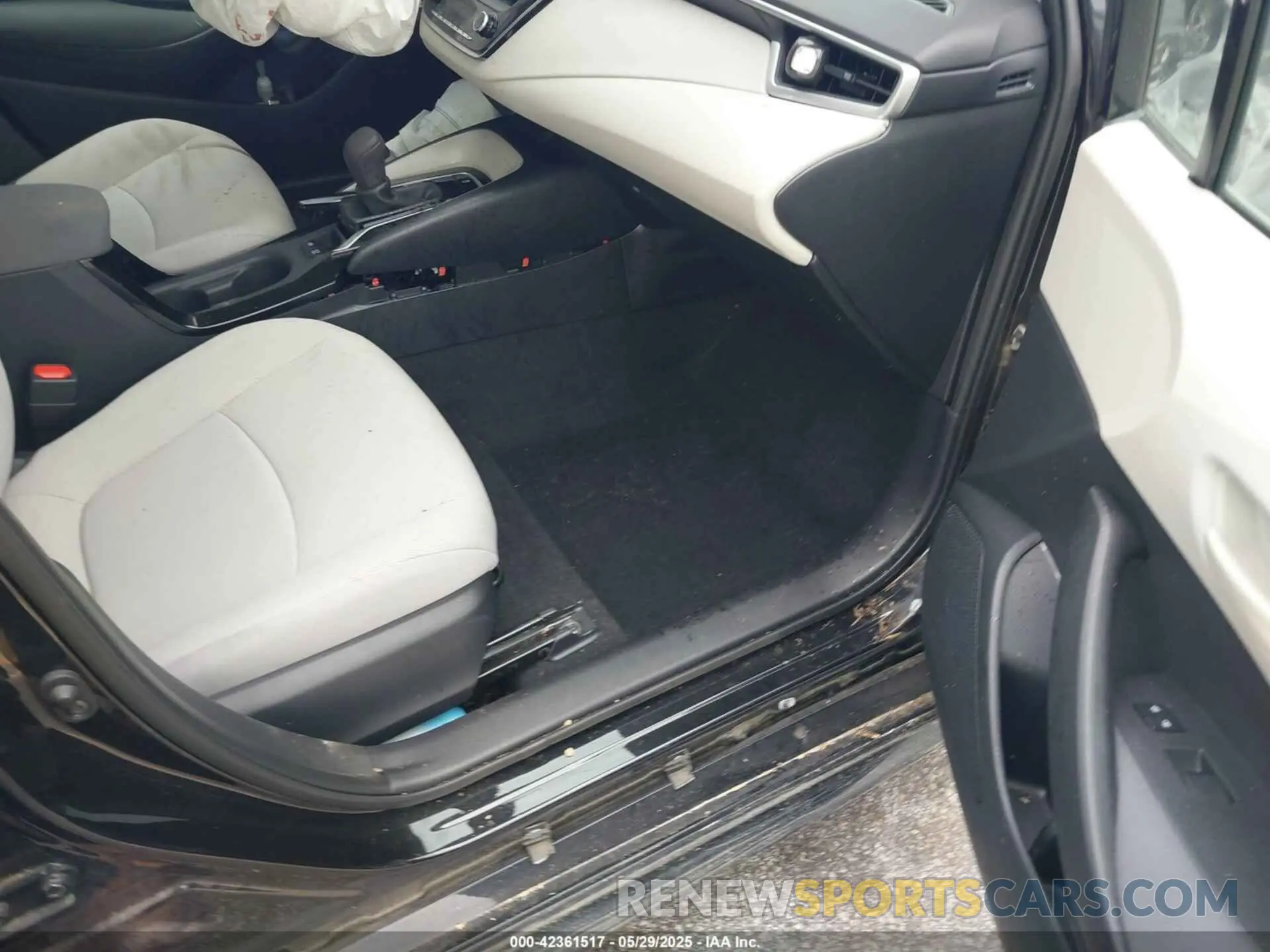 5 Photograph of a damaged car 5YFEPMAE7NP390966 TOYOTA COROLLA 2022