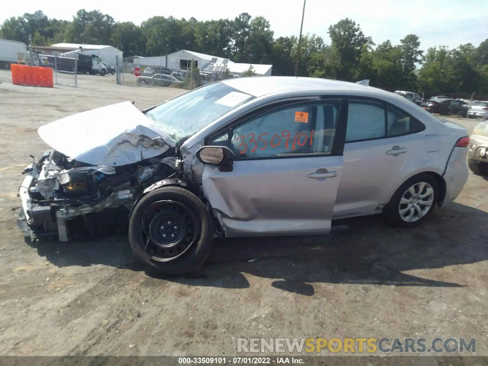 6 Photograph of a damaged car 5YFEPMAE8NP277446 TOYOTA COROLLA 2022