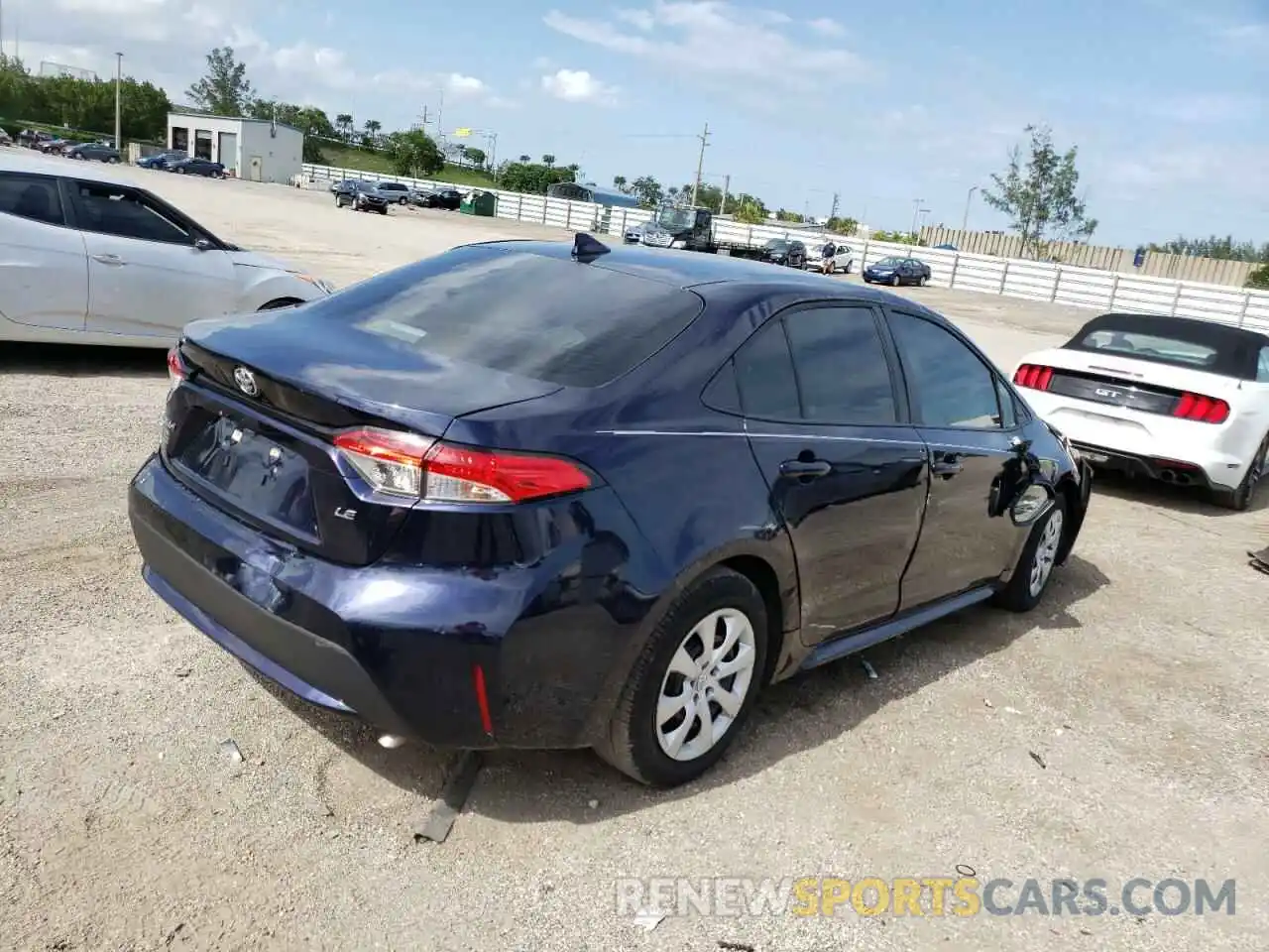 4 Photograph of a damaged car 5YFEPMAE8NP287328 TOYOTA COROLLA 2022