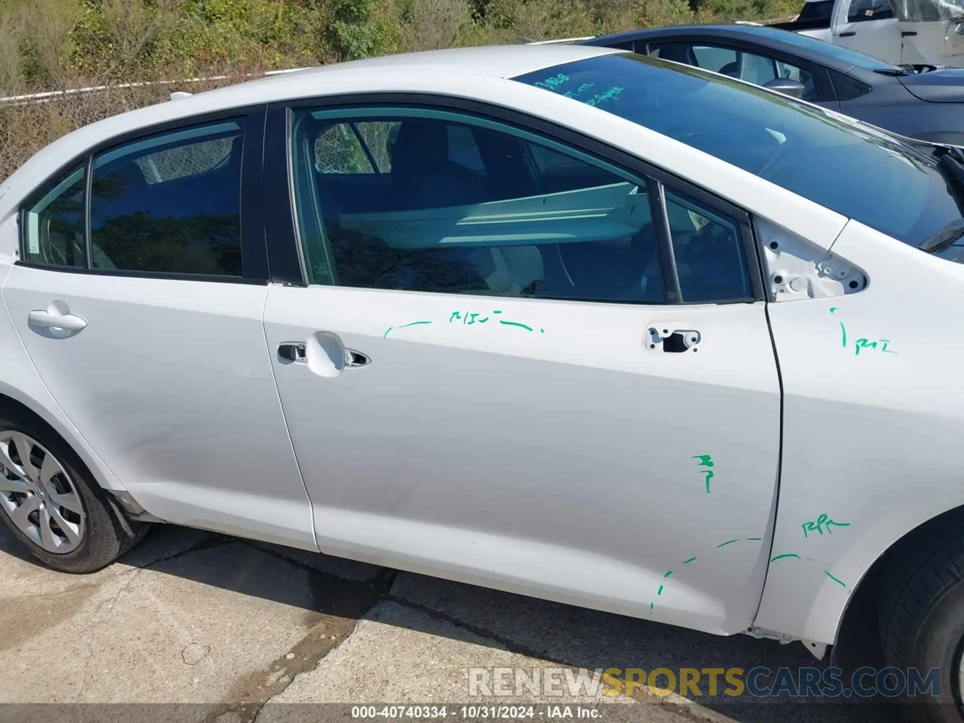 13 Photograph of a damaged car 5YFEPMAE8NP296708 TOYOTA COROLLA 2022