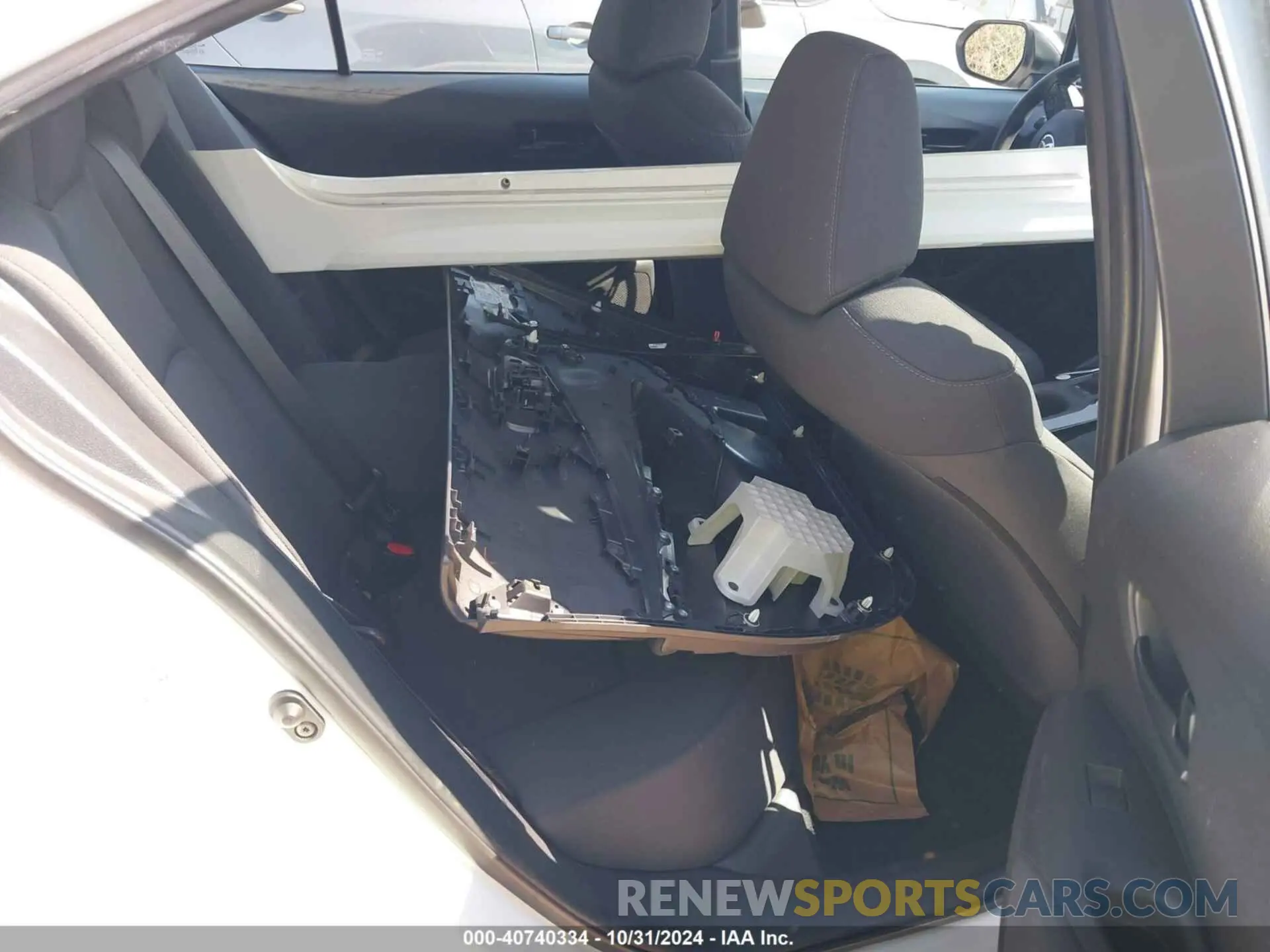 8 Photograph of a damaged car 5YFEPMAE8NP296708 TOYOTA COROLLA 2022
