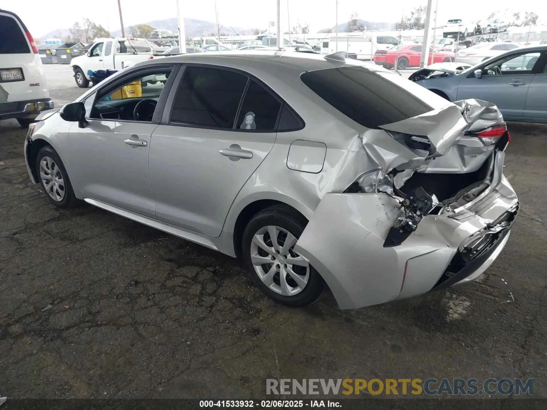 3 Photograph of a damaged car 5YFEPMAE8NP309246 TOYOTA COROLLA 2022