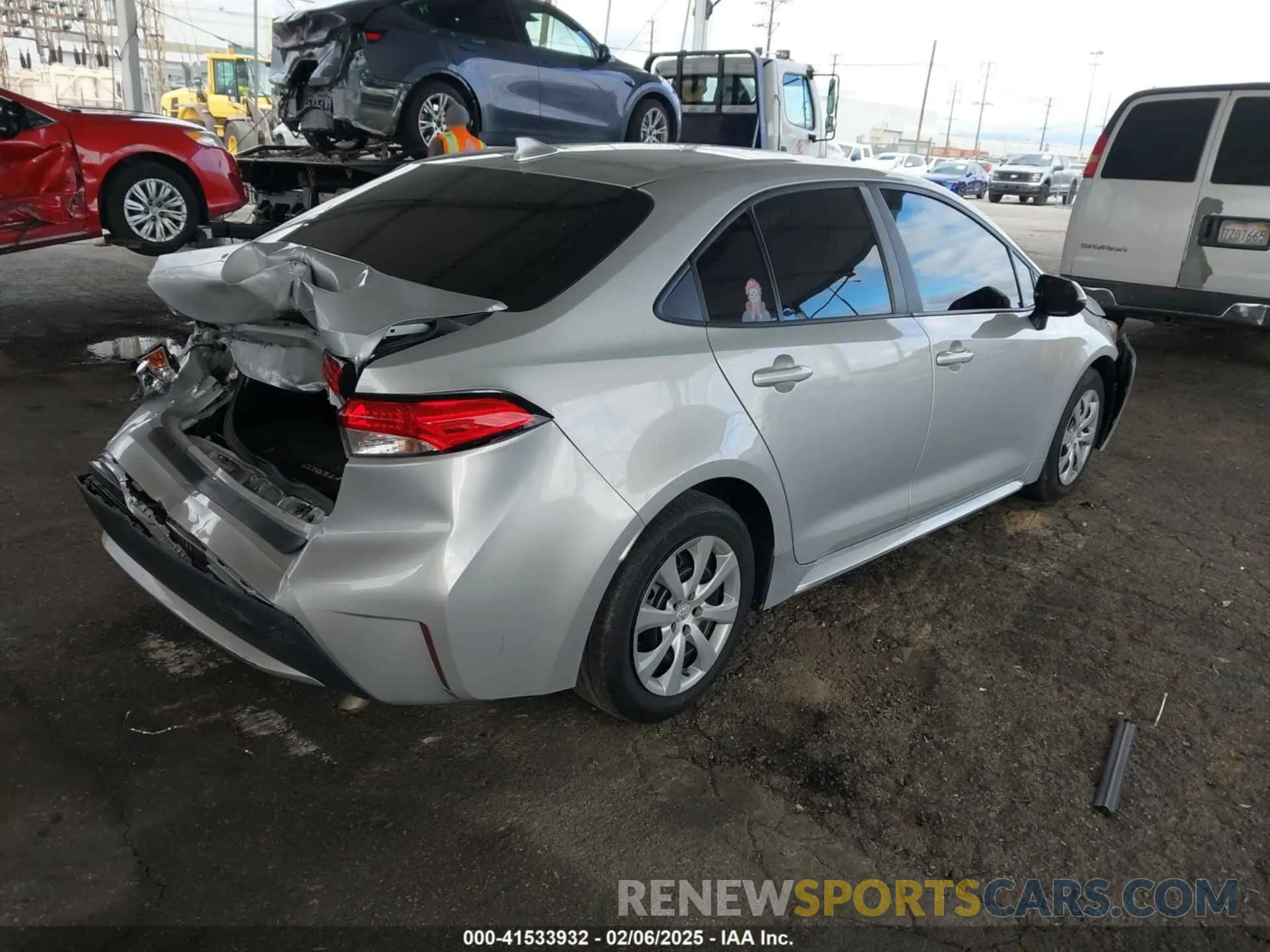 4 Photograph of a damaged car 5YFEPMAE8NP309246 TOYOTA COROLLA 2022