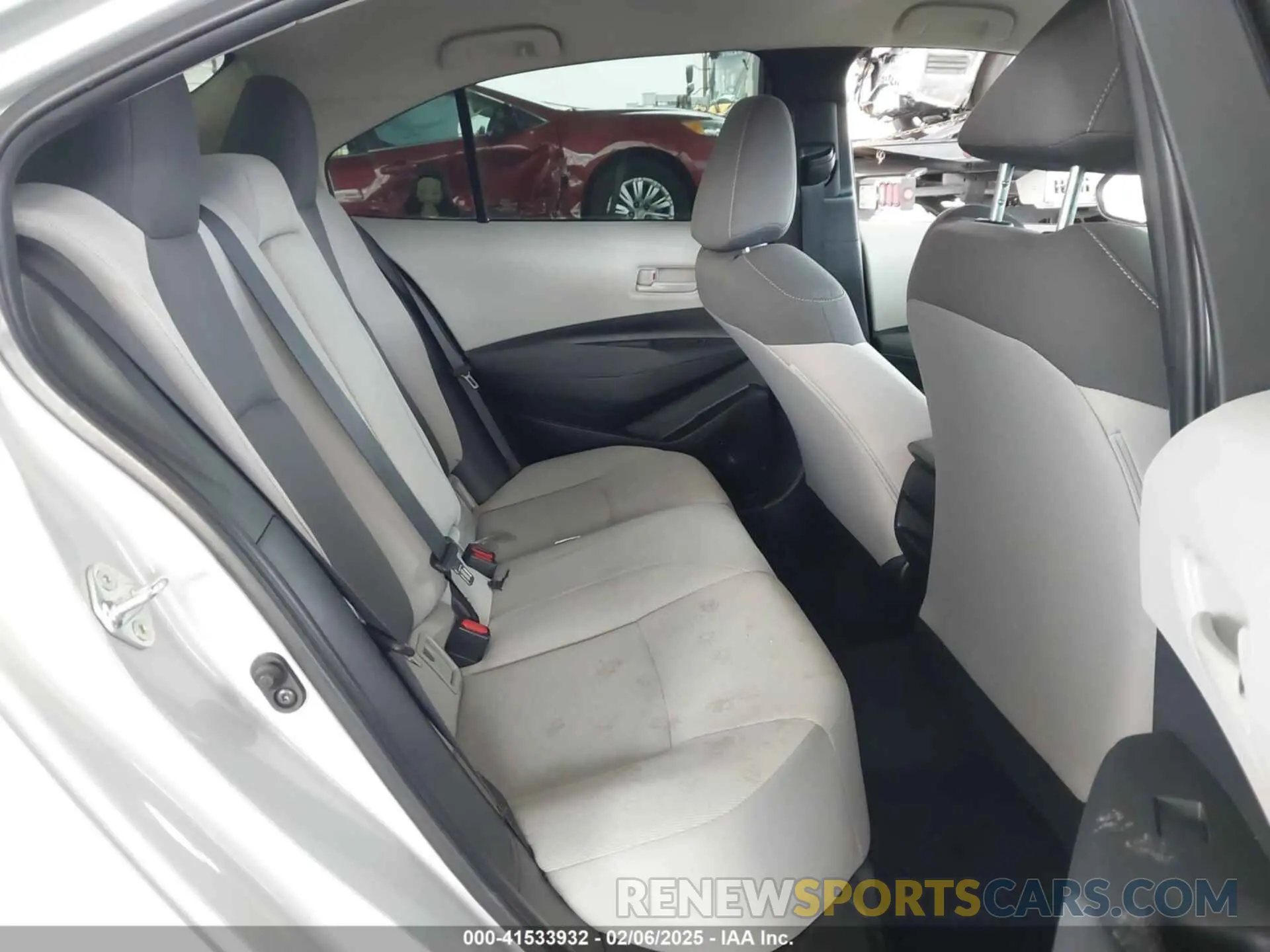 8 Photograph of a damaged car 5YFEPMAE8NP309246 TOYOTA COROLLA 2022