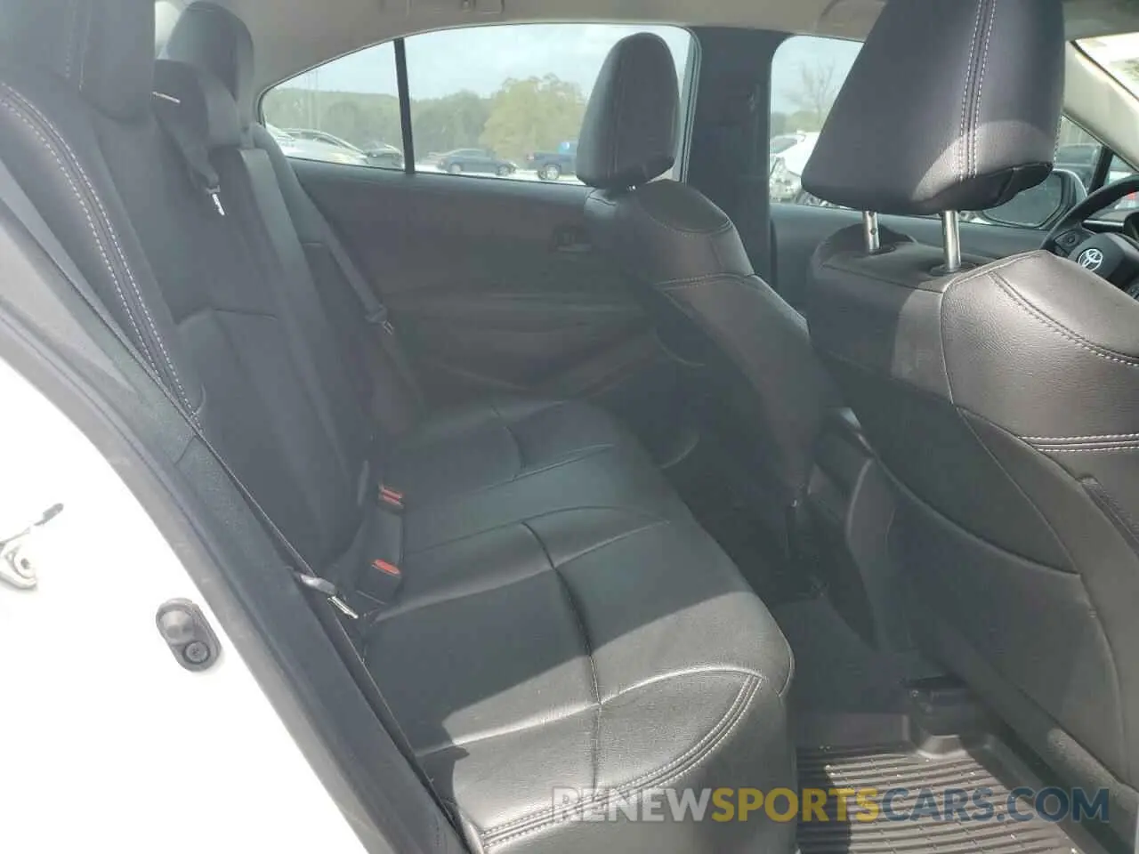 10 Photograph of a damaged car 5YFEPMAE8NP310722 TOYOTA COROLLA 2022