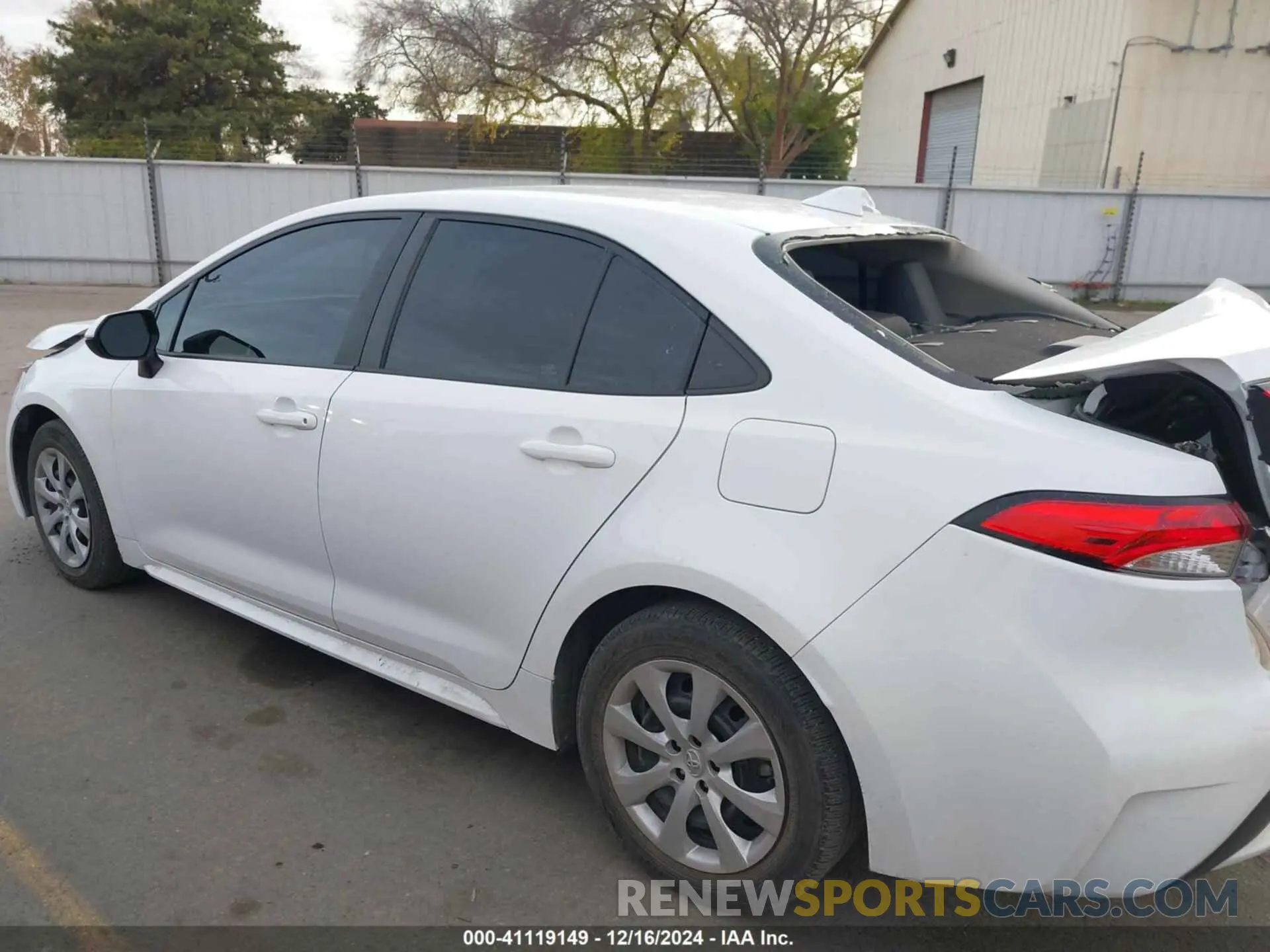 14 Photograph of a damaged car 5YFEPMAE8NP311451 TOYOTA COROLLA 2022