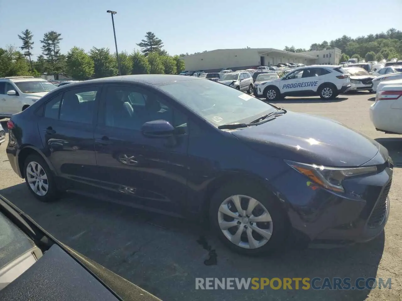 4 Photograph of a damaged car 5YFEPMAE8NP320893 TOYOTA COROLLA 2022