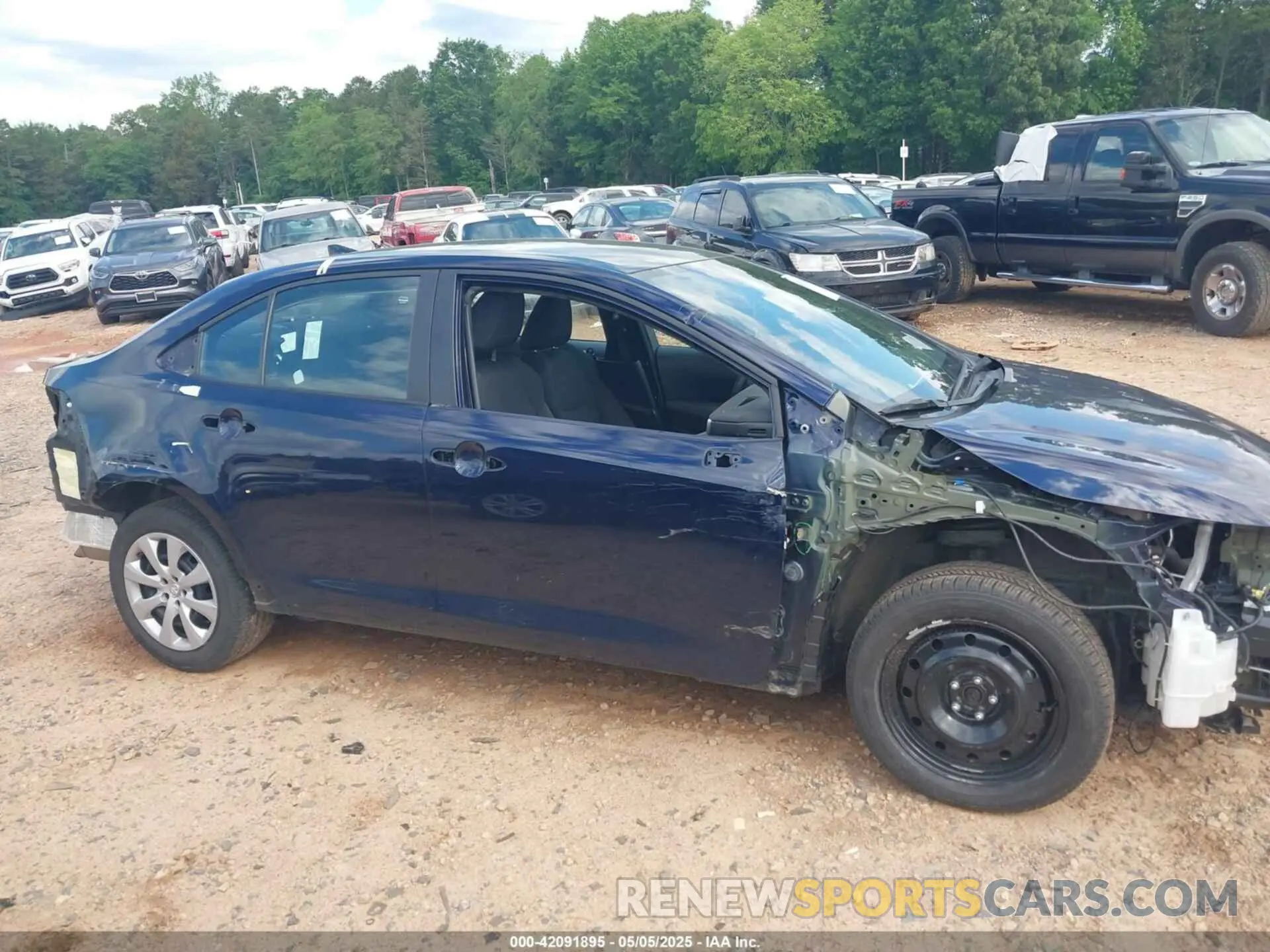 13 Photograph of a damaged car 5YFEPMAE8NP321767 TOYOTA COROLLA 2022