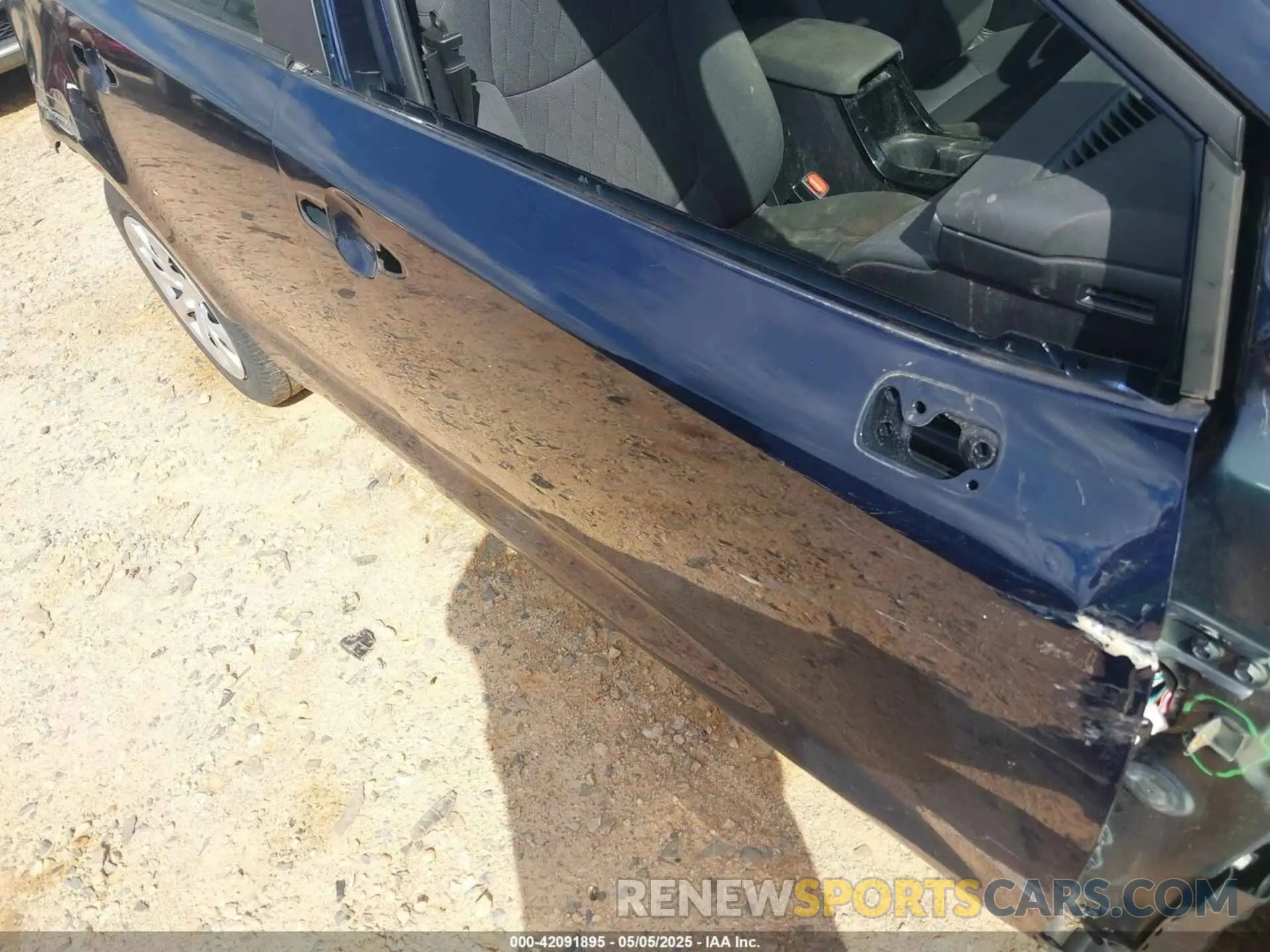 17 Photograph of a damaged car 5YFEPMAE8NP321767 TOYOTA COROLLA 2022