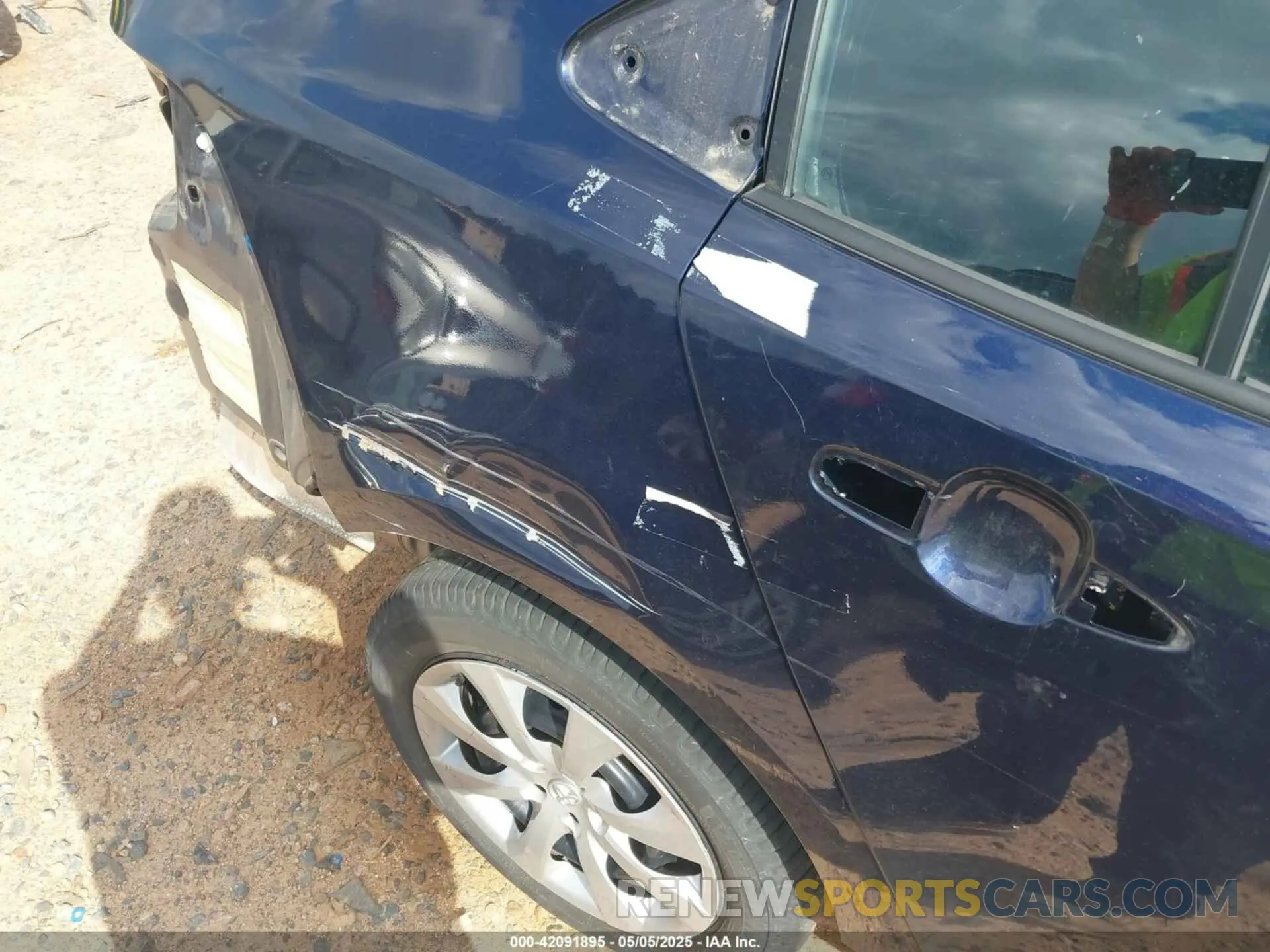18 Photograph of a damaged car 5YFEPMAE8NP321767 TOYOTA COROLLA 2022