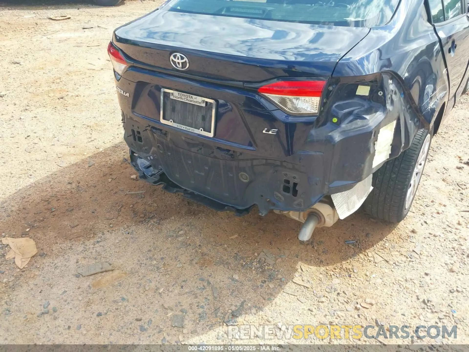 19 Photograph of a damaged car 5YFEPMAE8NP321767 TOYOTA COROLLA 2022