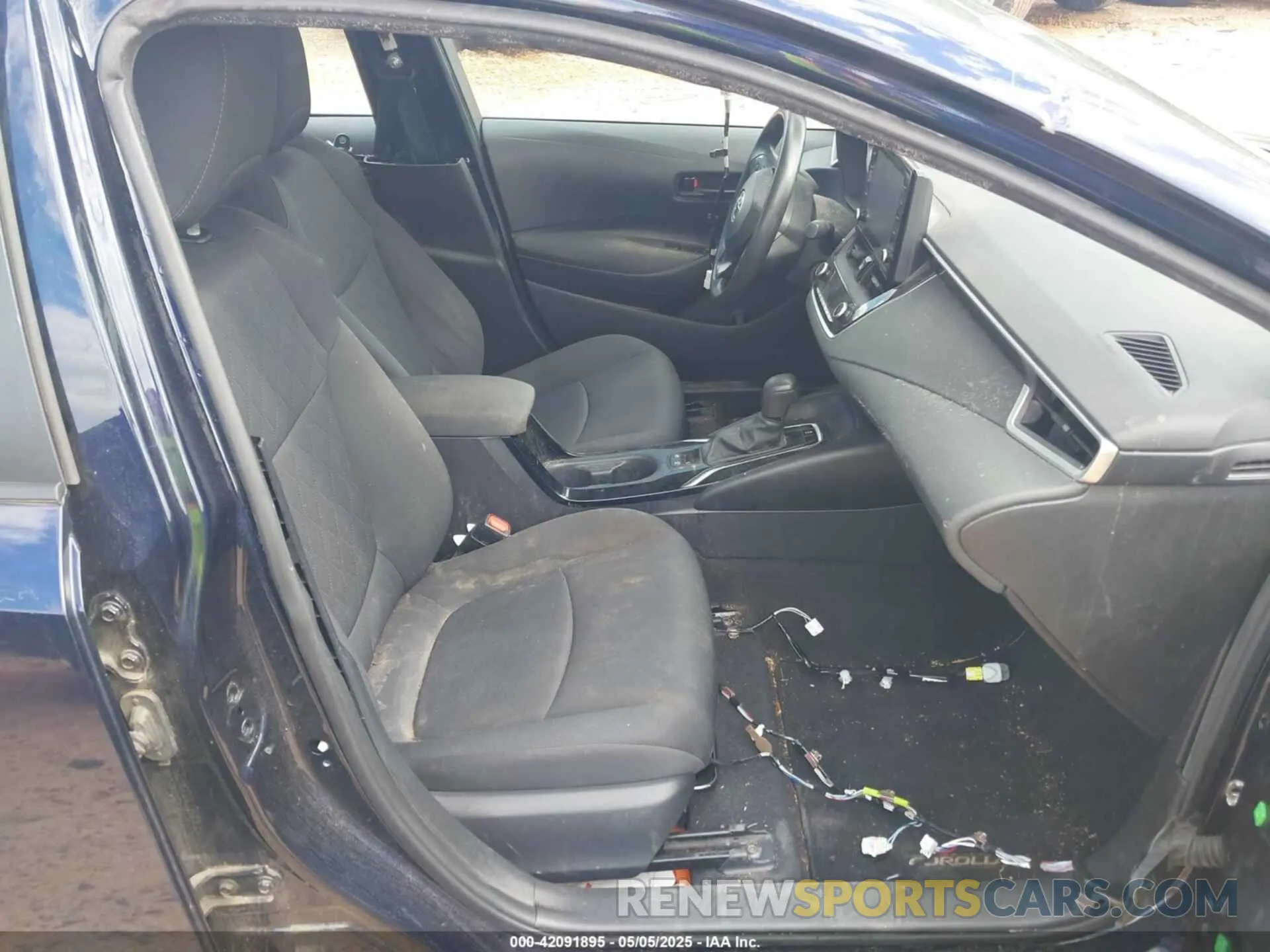 5 Photograph of a damaged car 5YFEPMAE8NP321767 TOYOTA COROLLA 2022