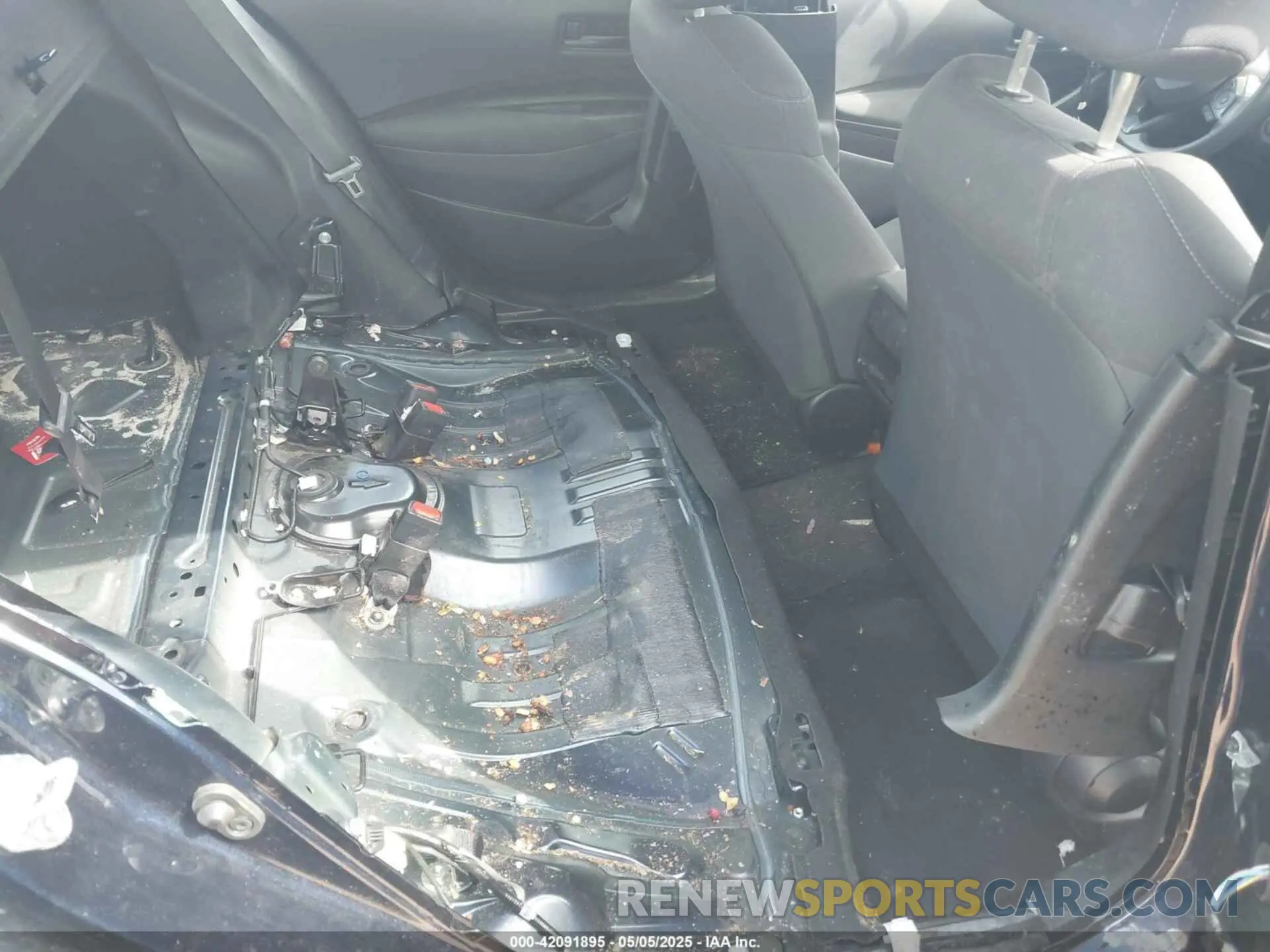 8 Photograph of a damaged car 5YFEPMAE8NP321767 TOYOTA COROLLA 2022