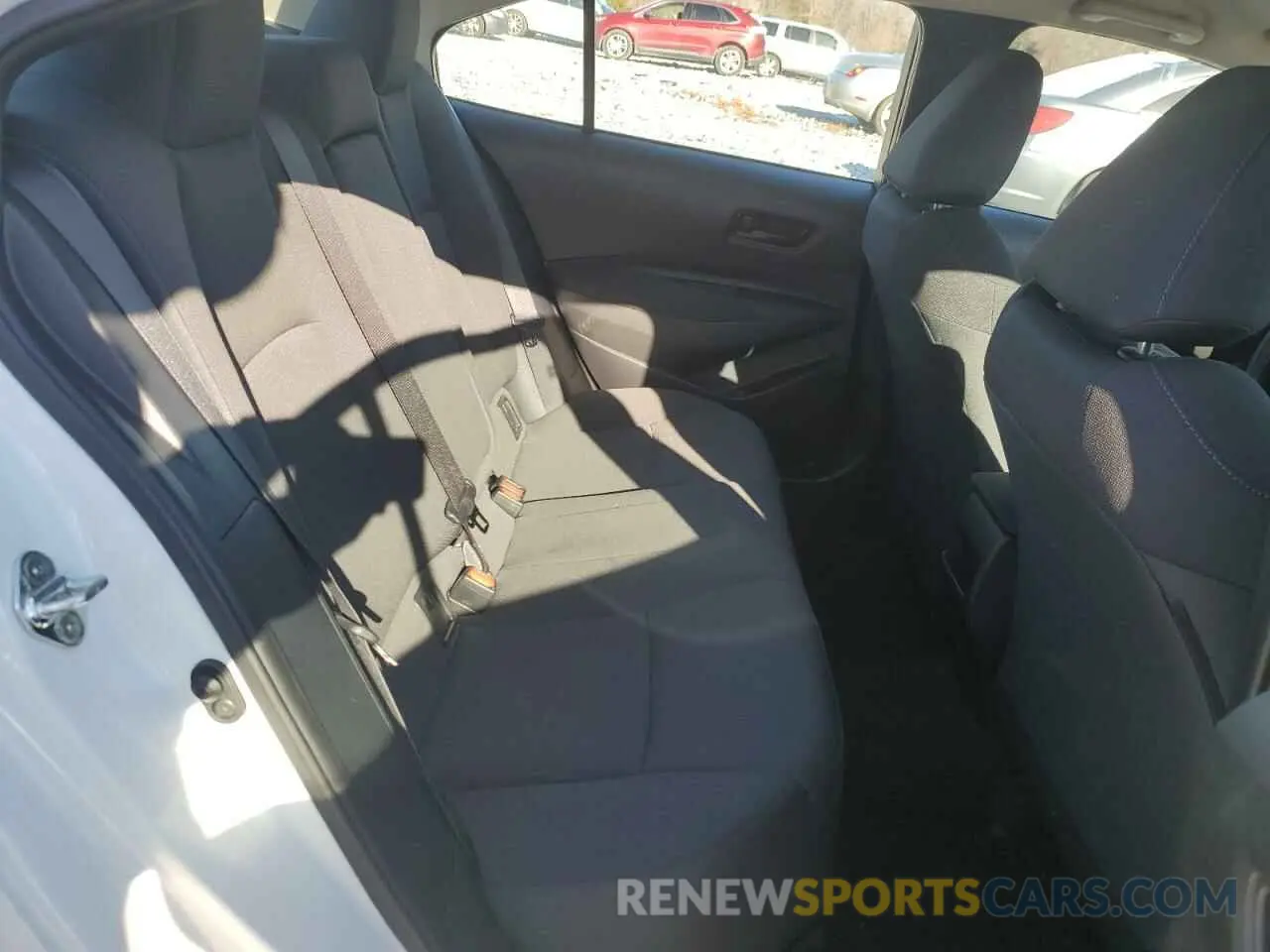 10 Photograph of a damaged car 5YFEPMAE8NP323972 TOYOTA COROLLA 2022