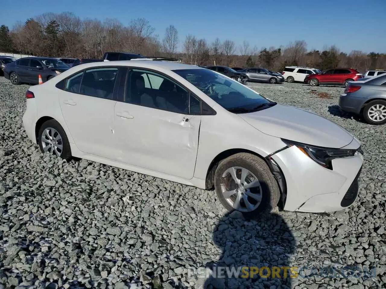 4 Photograph of a damaged car 5YFEPMAE8NP323972 TOYOTA COROLLA 2022