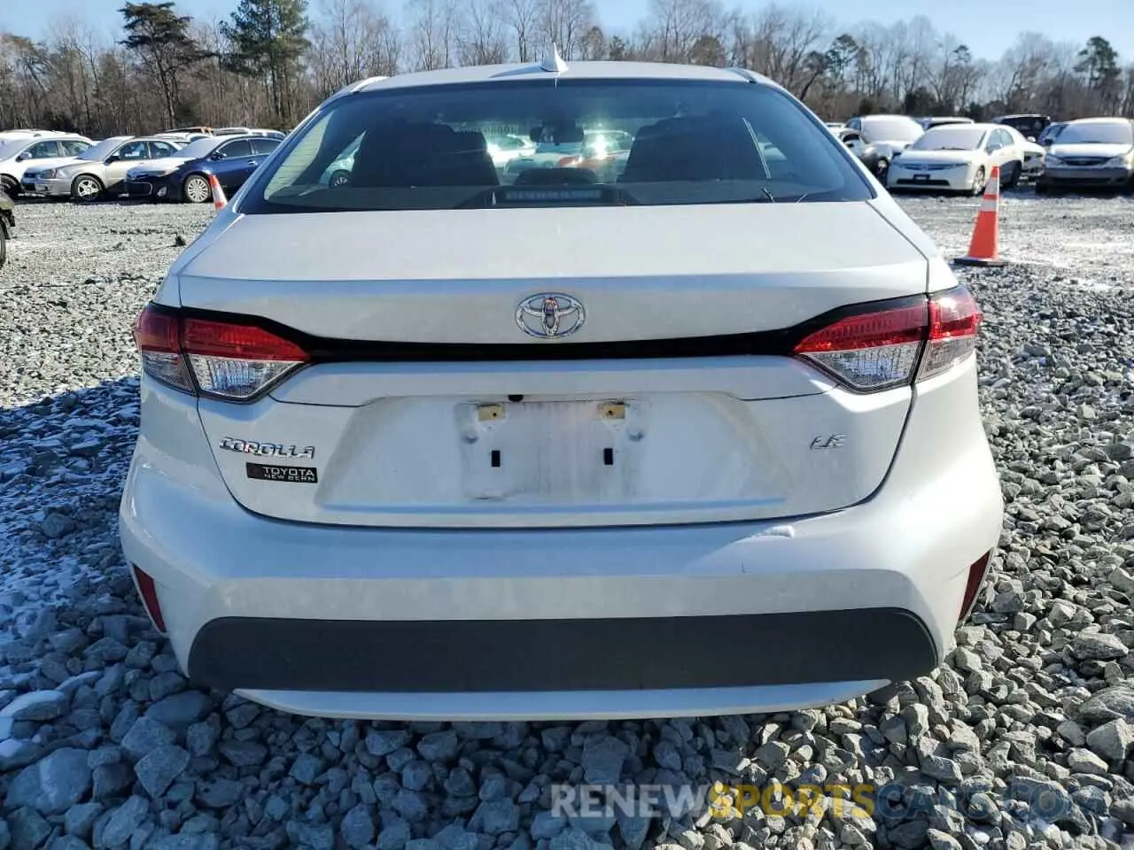 6 Photograph of a damaged car 5YFEPMAE8NP323972 TOYOTA COROLLA 2022