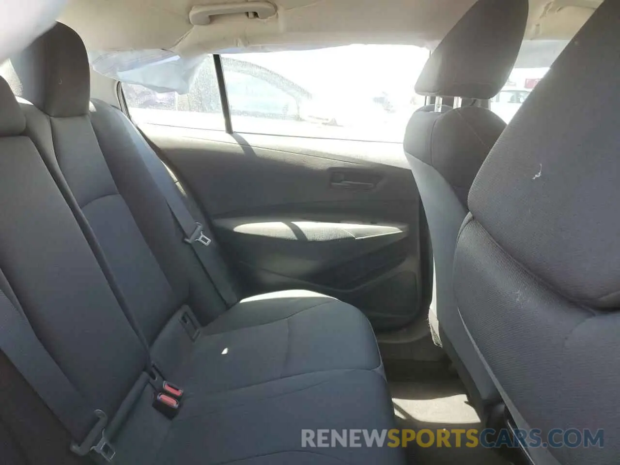 10 Photograph of a damaged car 5YFEPMAE8NP324815 TOYOTA COROLLA 2022