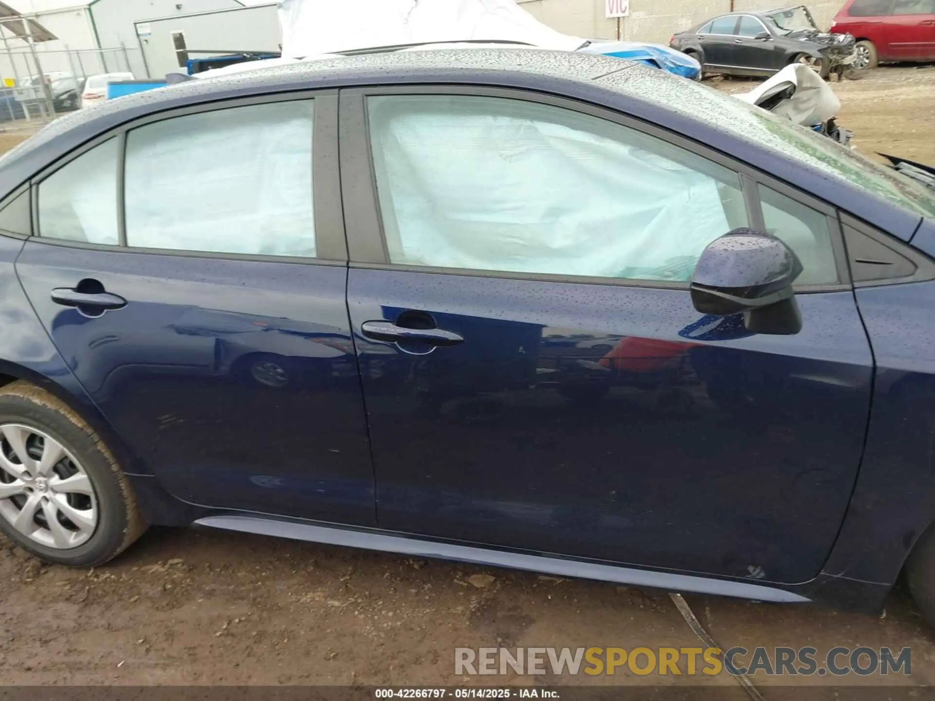 14 Photograph of a damaged car 5YFEPMAE8NP332672 TOYOTA COROLLA 2022