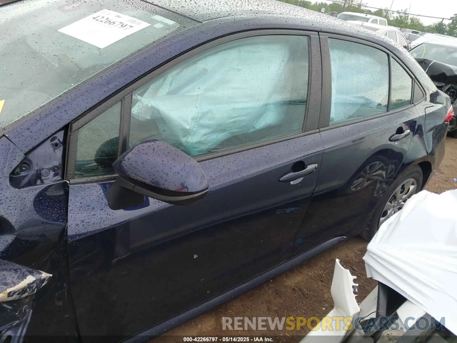 15 Photograph of a damaged car 5YFEPMAE8NP332672 TOYOTA COROLLA 2022
