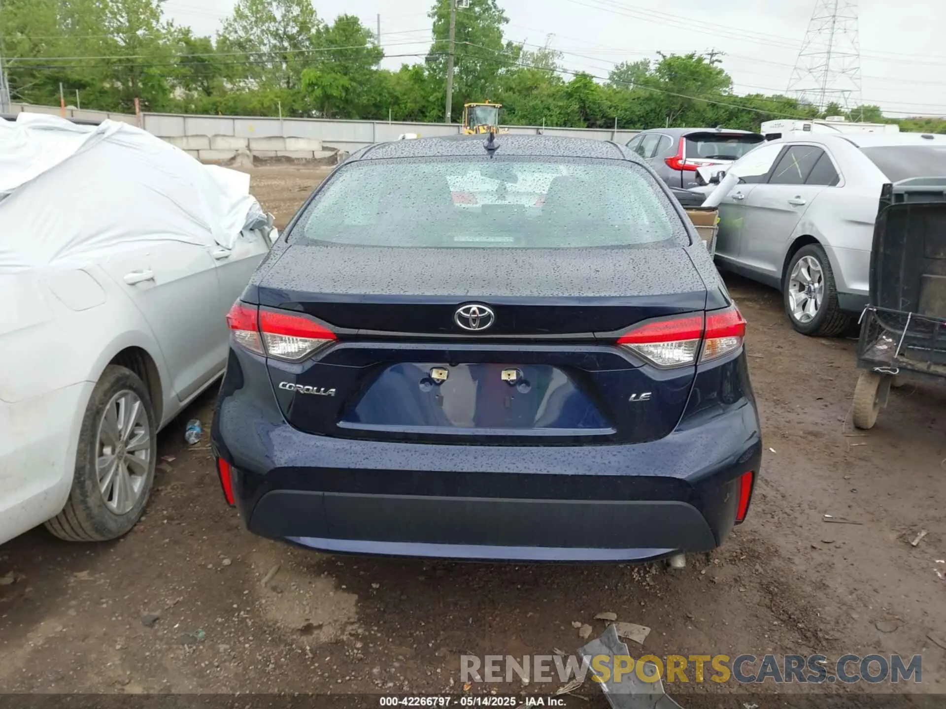 17 Photograph of a damaged car 5YFEPMAE8NP332672 TOYOTA COROLLA 2022