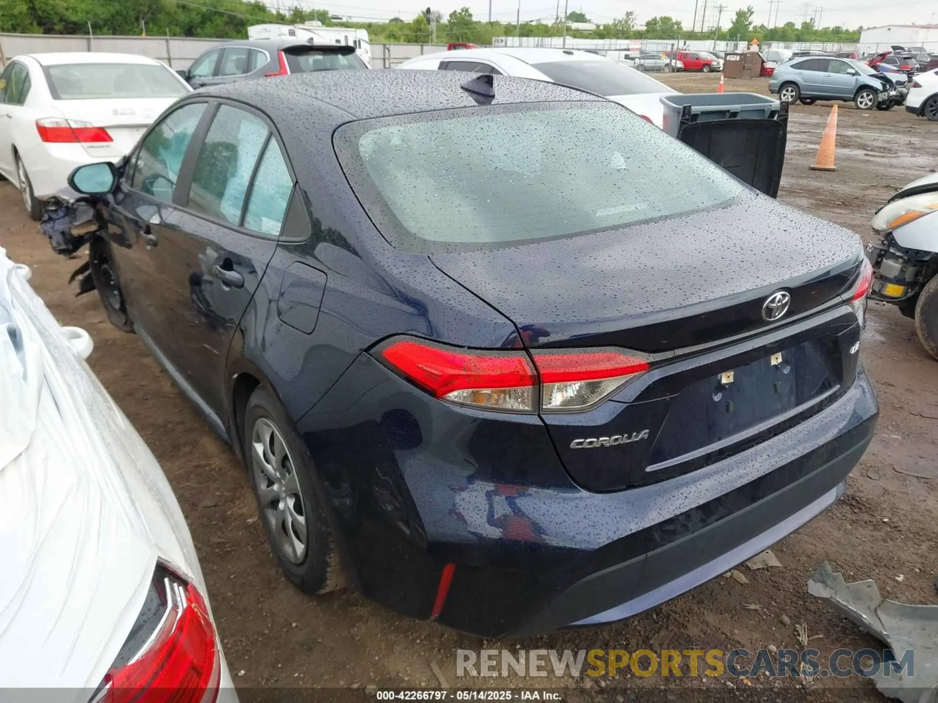 3 Photograph of a damaged car 5YFEPMAE8NP332672 TOYOTA COROLLA 2022