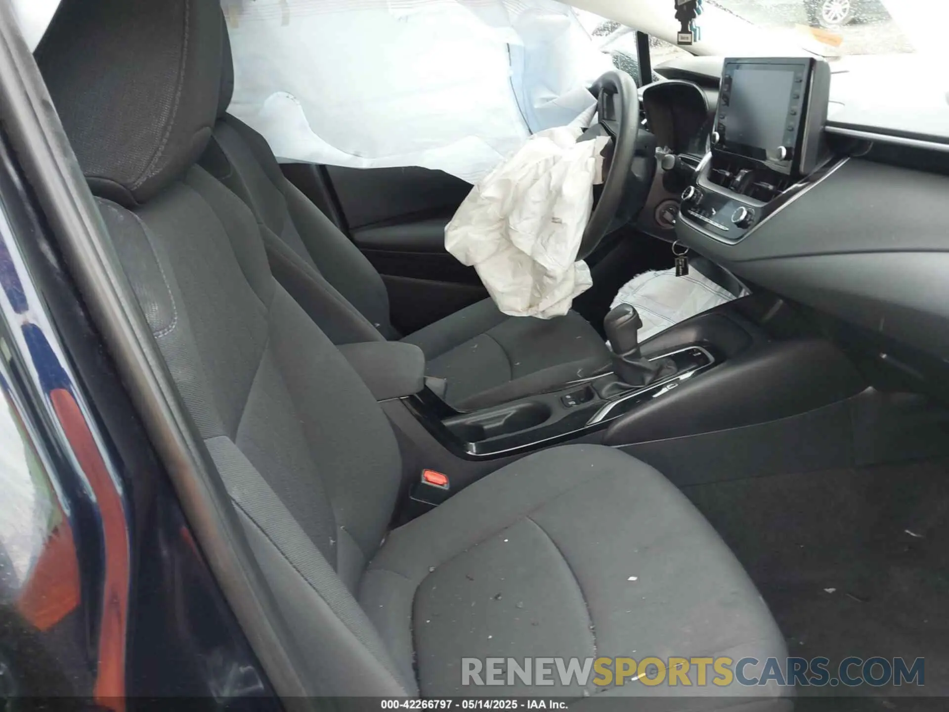 5 Photograph of a damaged car 5YFEPMAE8NP332672 TOYOTA COROLLA 2022