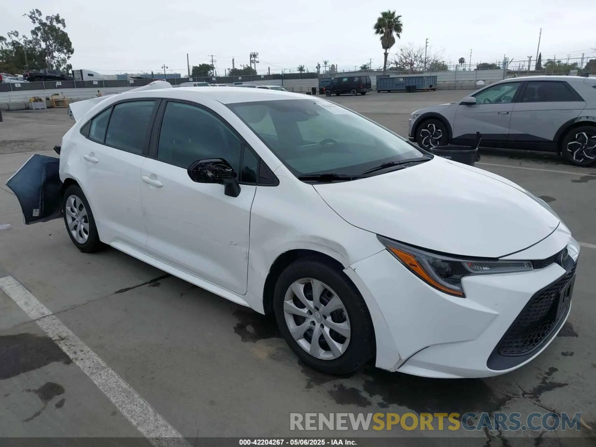 1 Photograph of a damaged car 5YFEPMAE8NP337435 TOYOTA COROLLA 2022