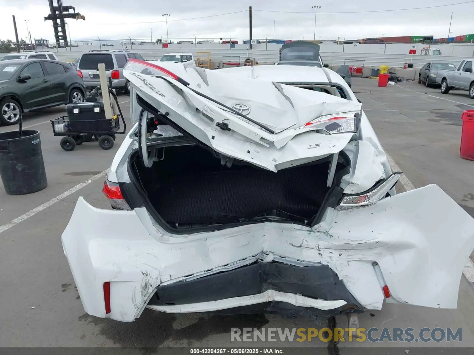 16 Photograph of a damaged car 5YFEPMAE8NP337435 TOYOTA COROLLA 2022