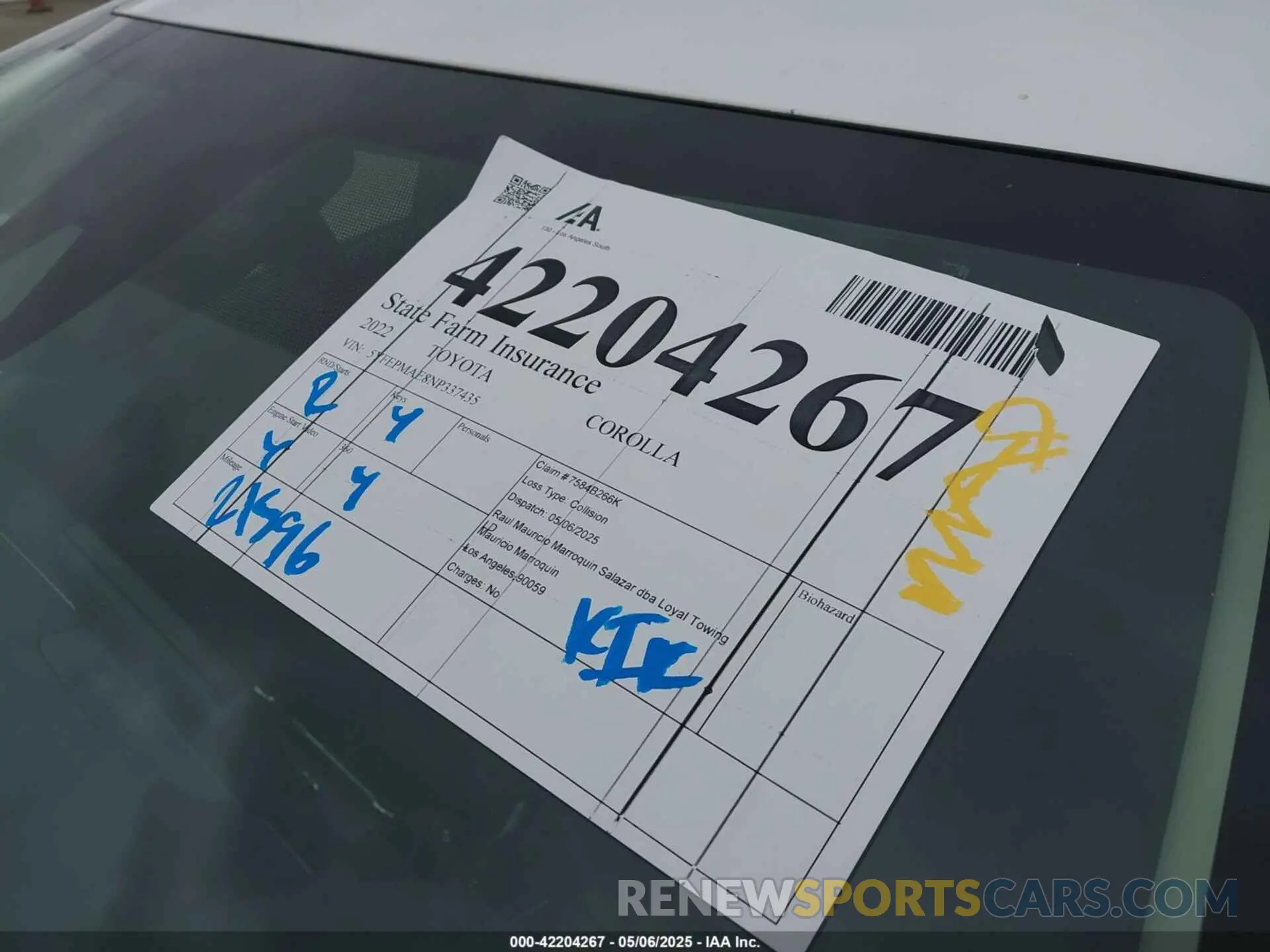 17 Photograph of a damaged car 5YFEPMAE8NP337435 TOYOTA COROLLA 2022