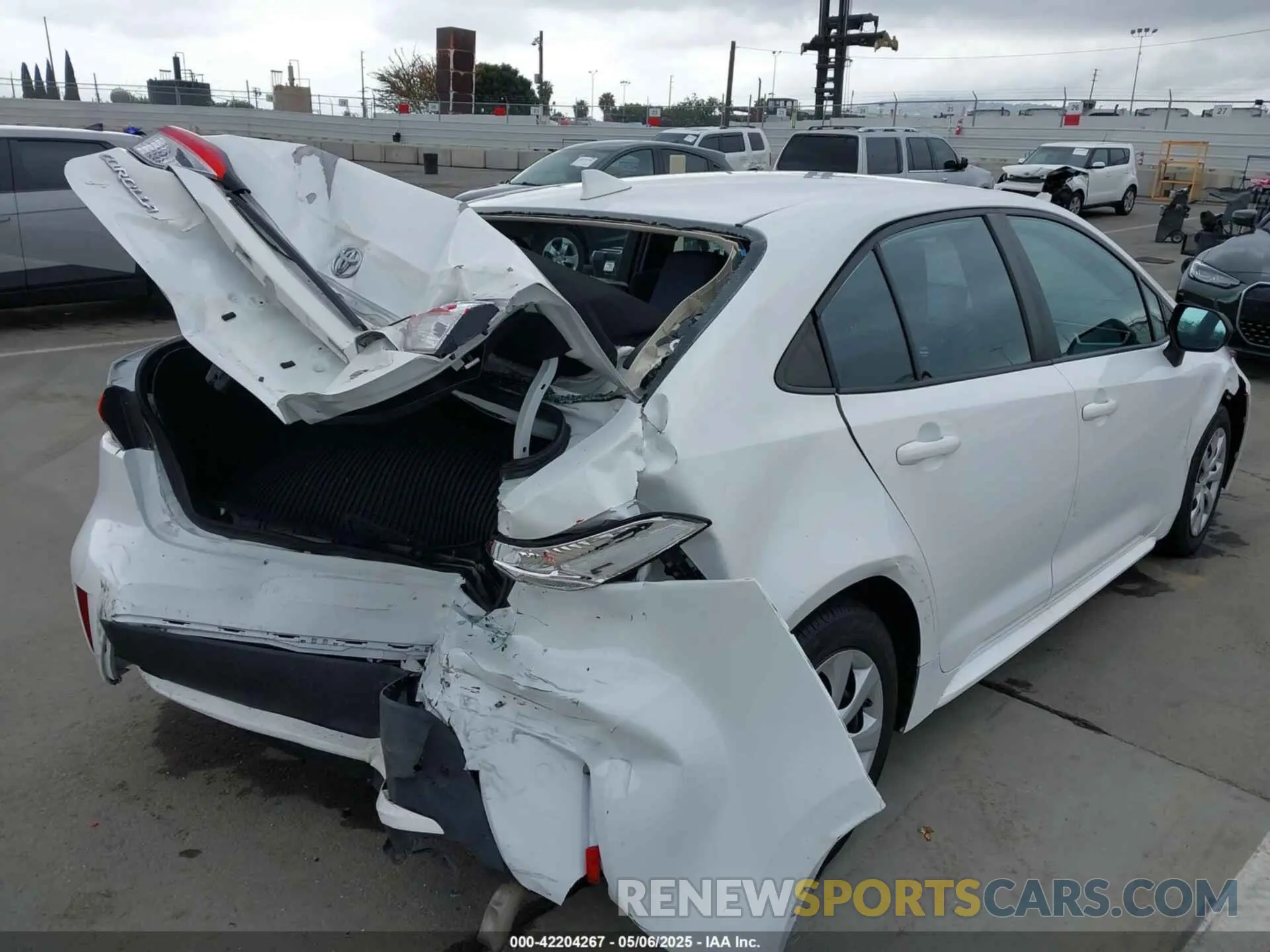 6 Photograph of a damaged car 5YFEPMAE8NP337435 TOYOTA COROLLA 2022