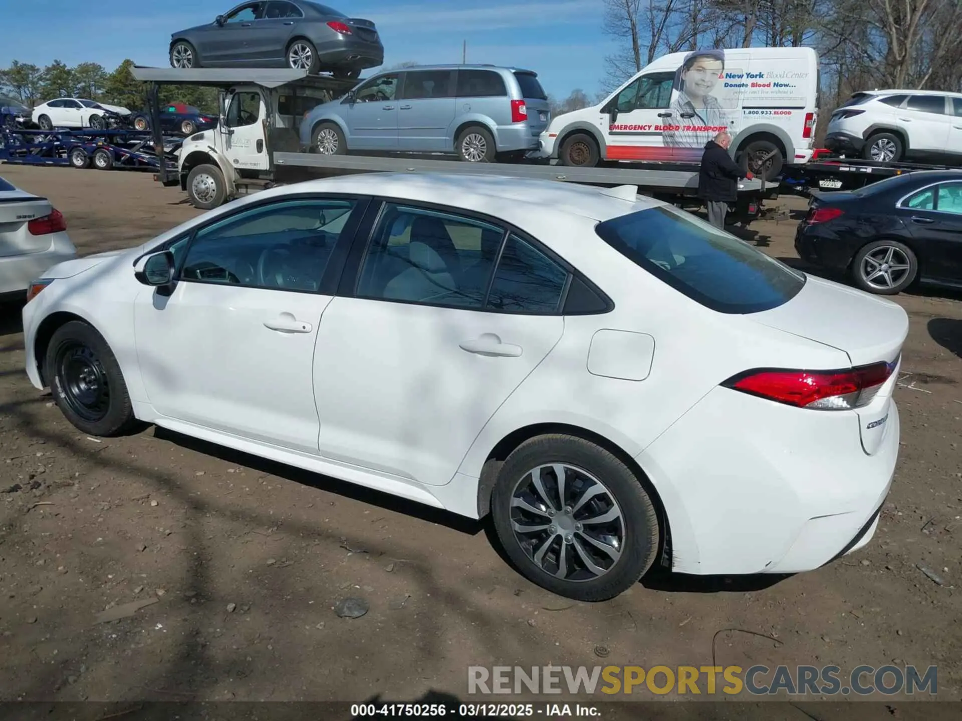 14 Photograph of a damaged car 5YFEPMAE8NP338150 TOYOTA COROLLA 2022