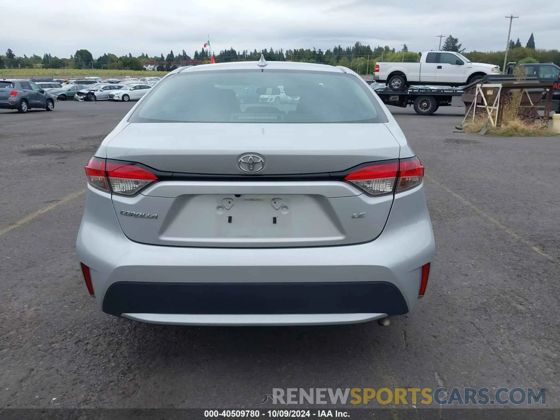 16 Photograph of a damaged car 5YFEPMAE8NP339699 TOYOTA COROLLA 2022
